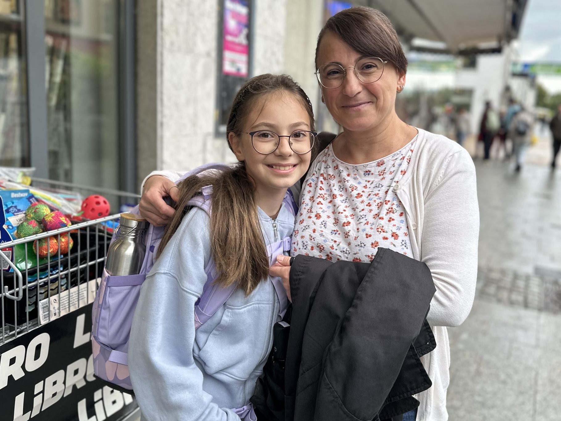 Wie organsieren Eltern wie Sennur Senel den Schulbeginn?