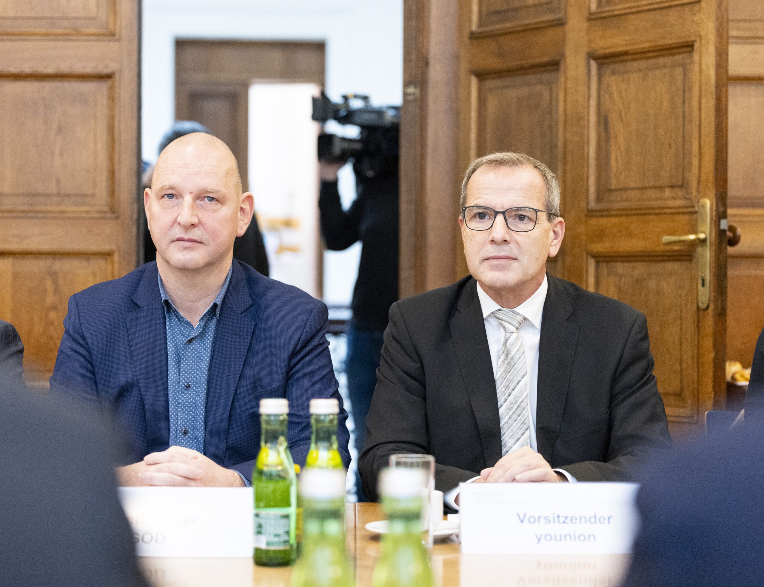 Verhandlungsführer Eckehard Quin von der GÖD und Christian Meidlinger von der younion.