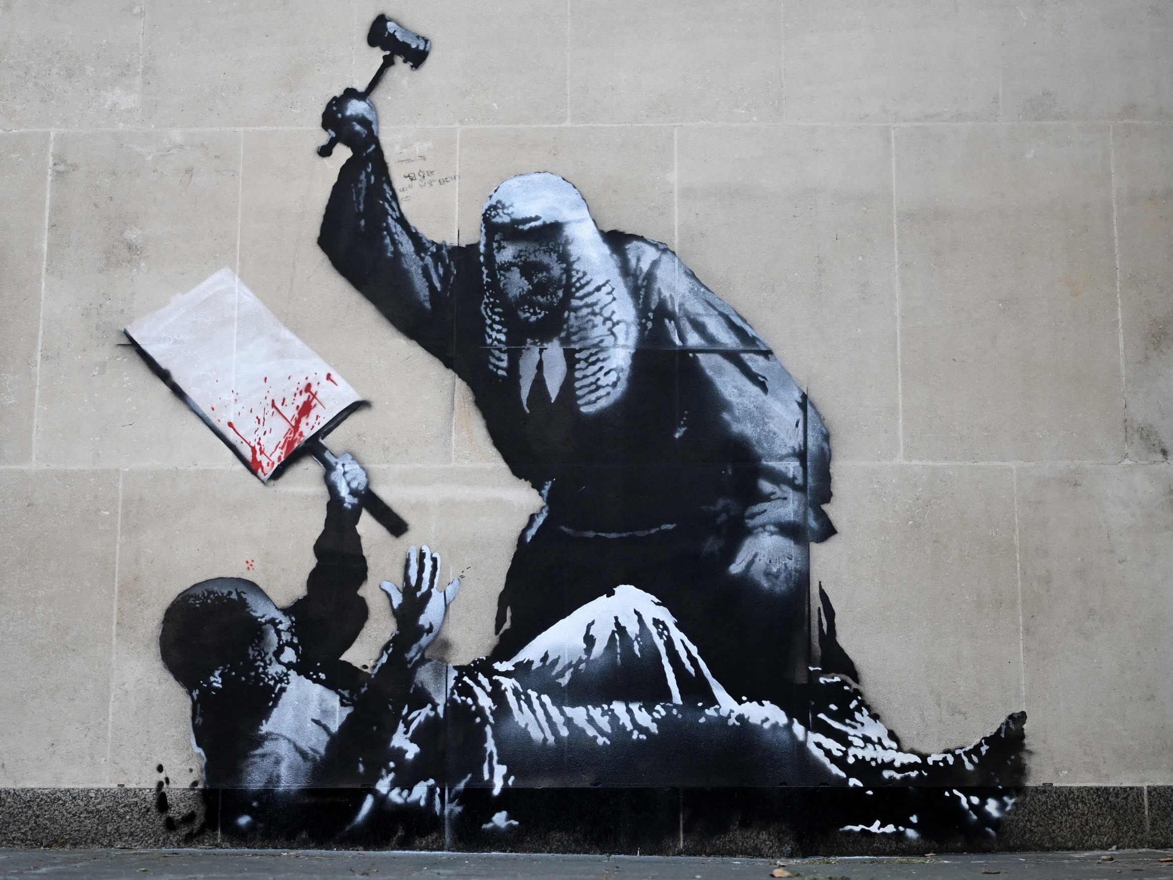 Banksy provoziert mit Werk an britischem Justizzentrum.
