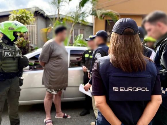 In Bogotá gelang den kolumbianischen Behörden gemeinsam mit Europol die Festnahme von fünf mutmaßlichen Menschenhändlern.