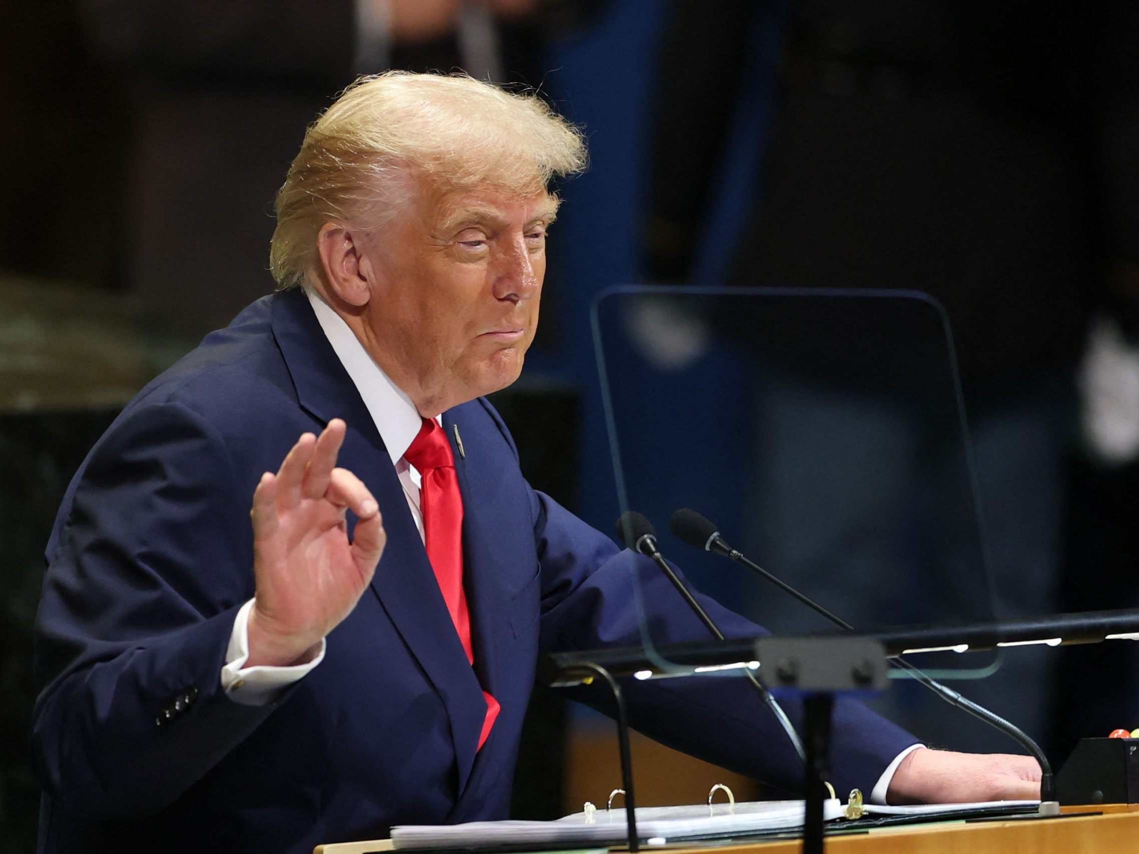 Trump: "Ich kann nur sagen, wer auch immer diesen Teleprompter bedient, steckt in großen Schwierigkeiten."