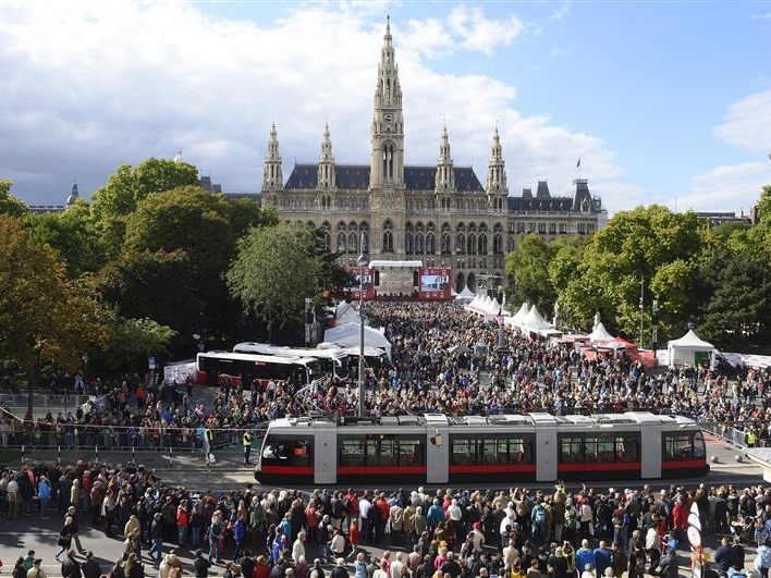 Die weltweit erste Tram-WM findet am Wiener Rathausplatz statt.