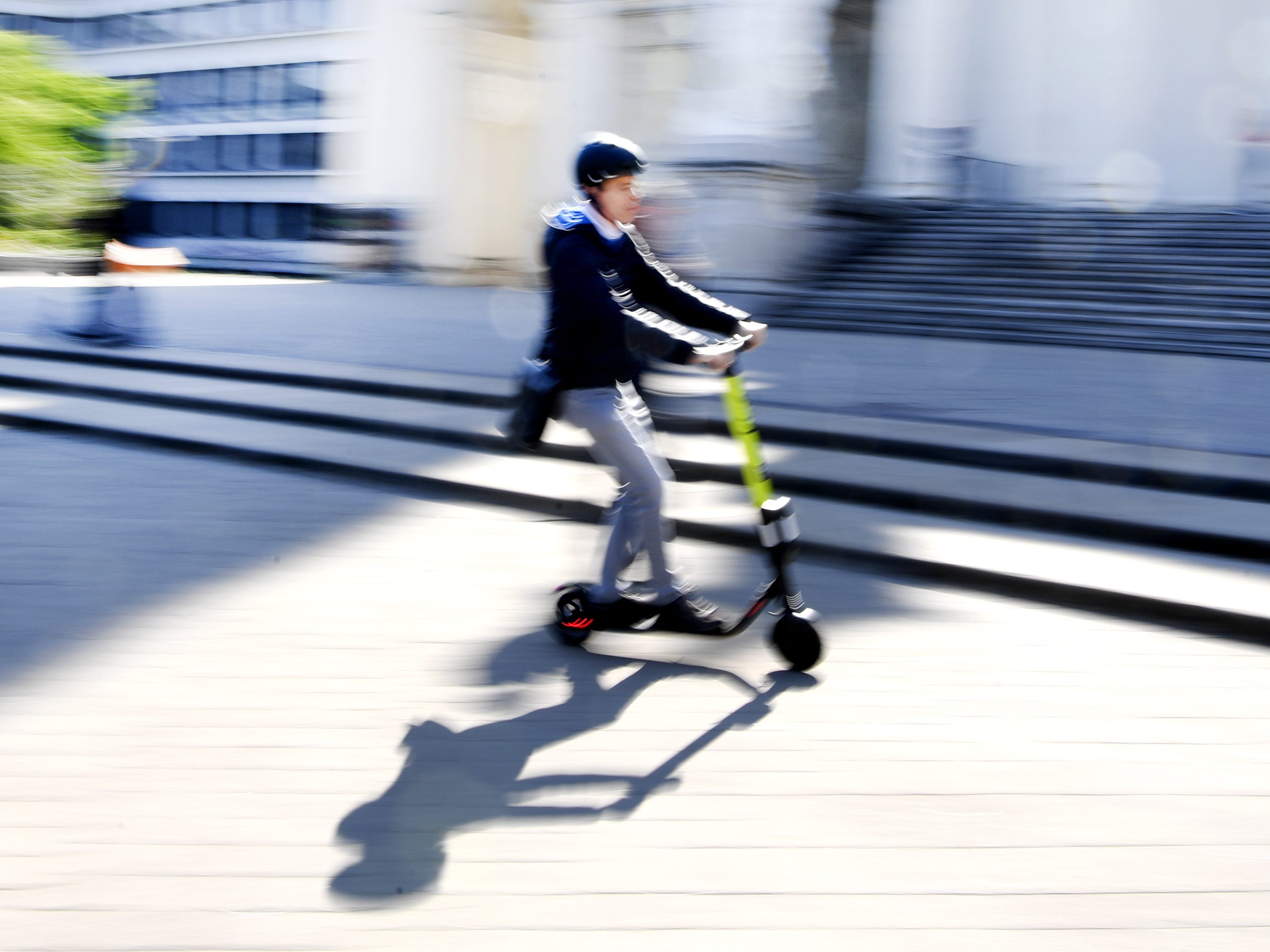 Neue StVO-Regeln: E-Mopeds runter vom Radweg – Kameraüberwachung in Städten erlaubt.