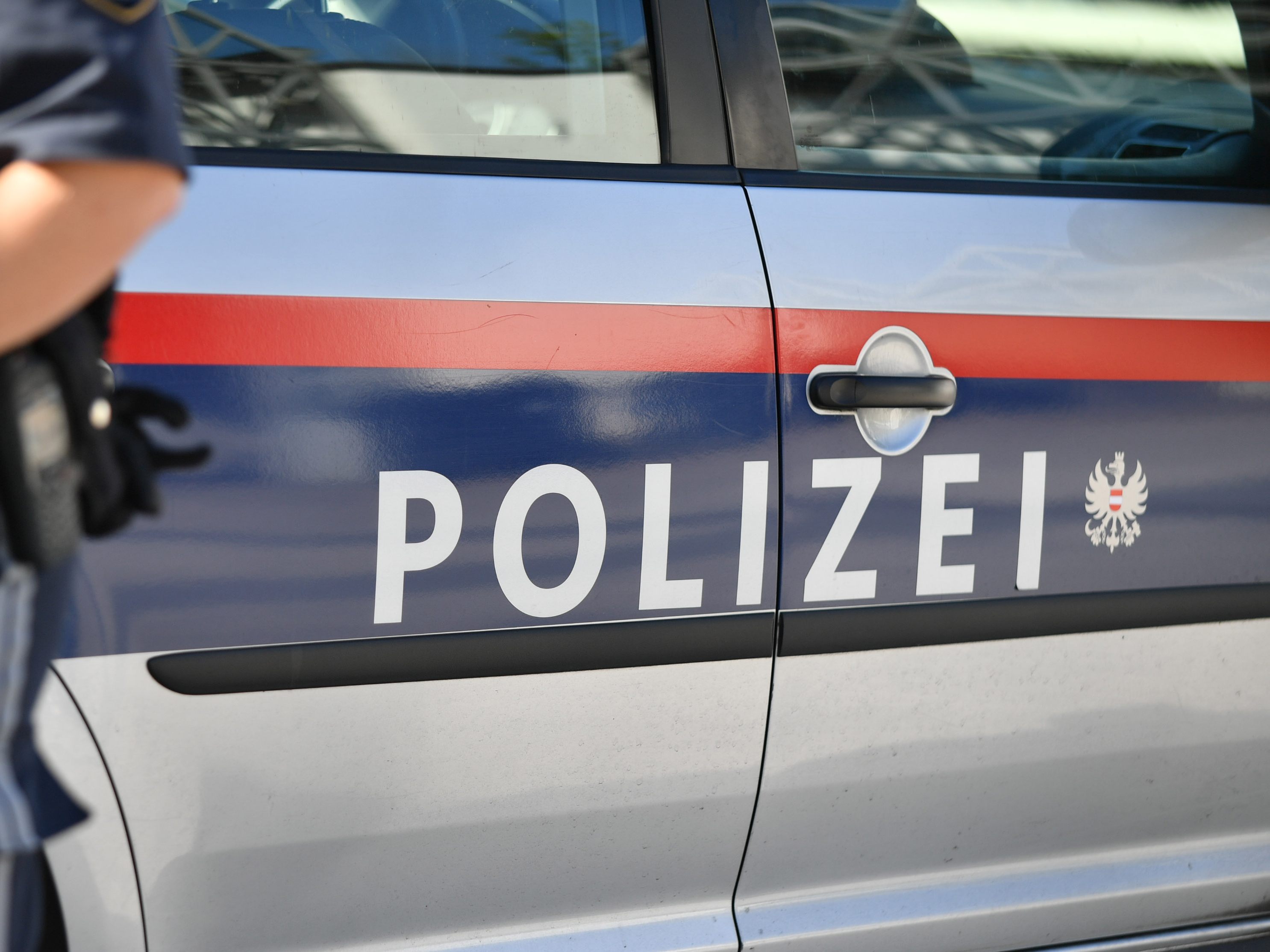 Für neun Tatverdächtige klickten die Handschellen.