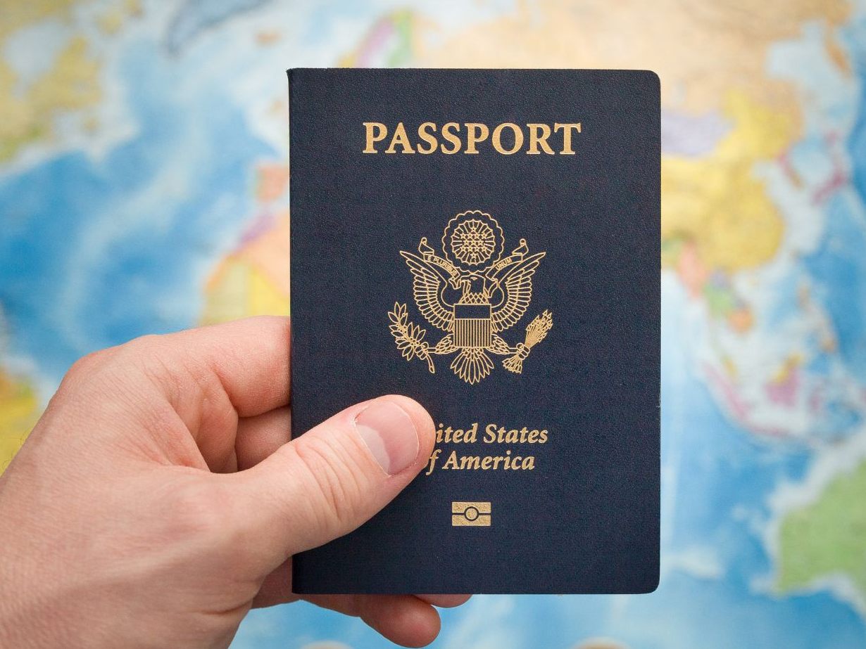 Die USA stürzen im Henley Passport Index ab - Österreich bleibt im Spitzenfeld