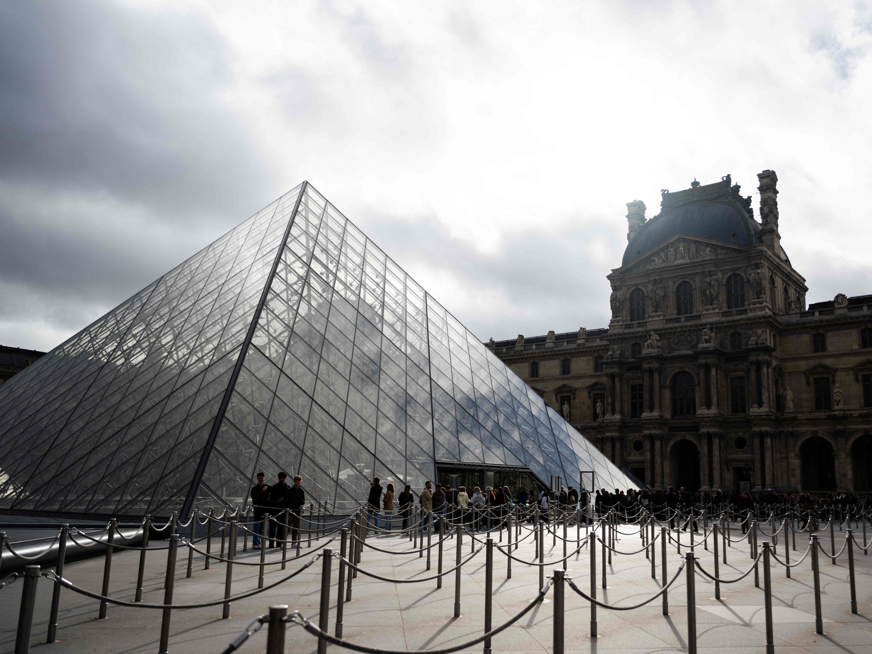 Nach Juwelenraub: IT-Sicherheit im Louvre unter der Lupe