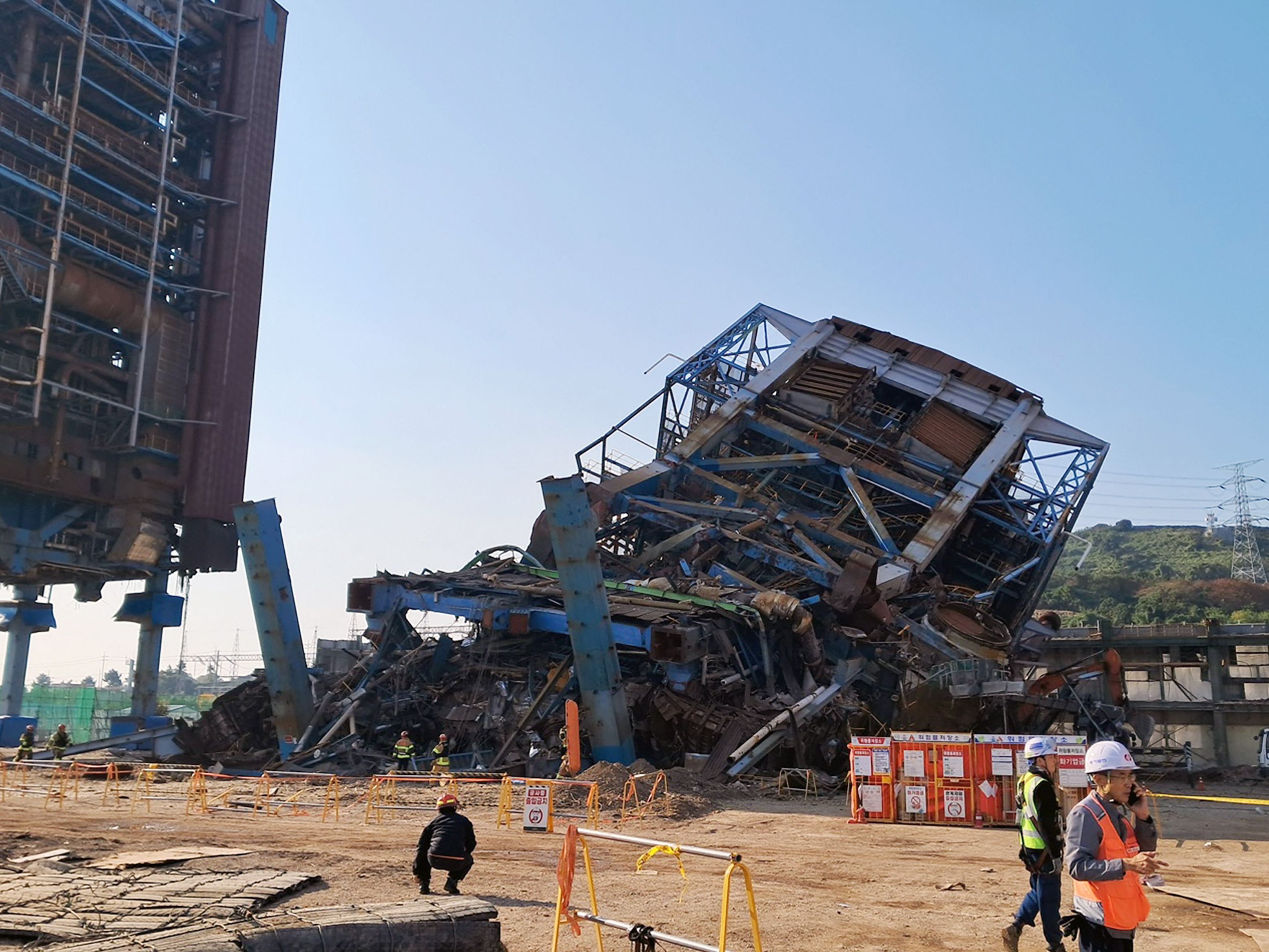 Rettung nach Kraftwerks-Einsturz in Ulsan – mehrere Menschen vermisst
