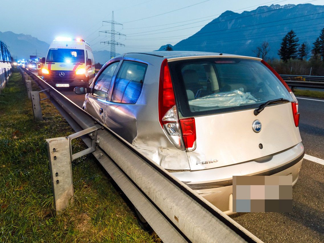Eine 57-Jährige wurde bei einem Unfall auf der A14 verletzt.