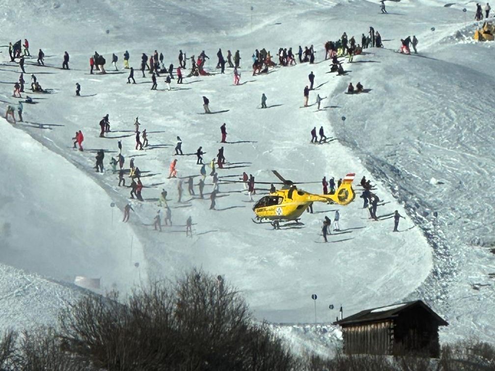 Nach einem Vorfall auf der Piste See-Kopf in Zürs war ein Rettungshubschrauber im Einsatz.