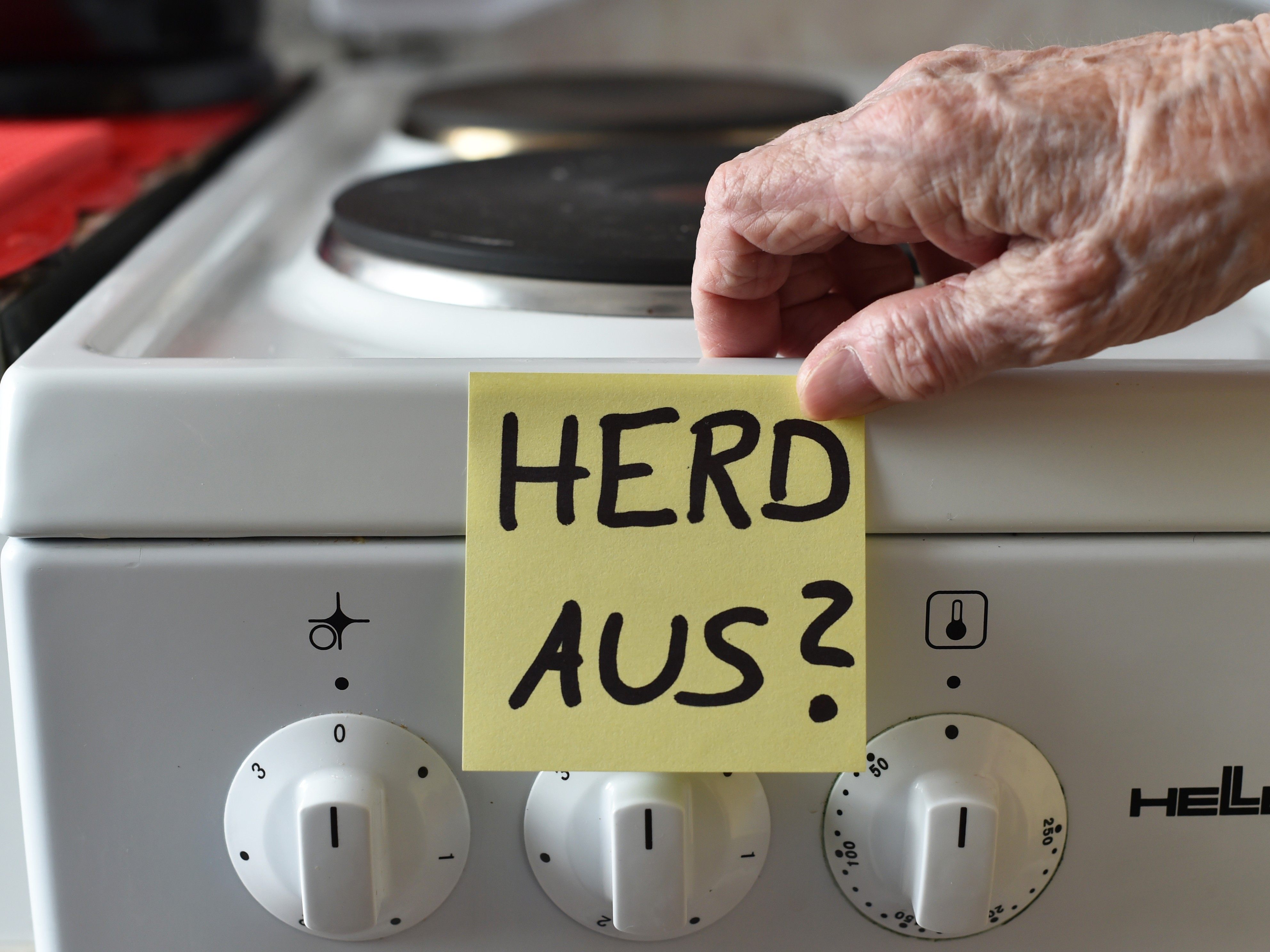 Demenz galt lange als unheilbar. Nun sprechen britische Forscher erstmals von realistischen Chancen auf eine Heilung.