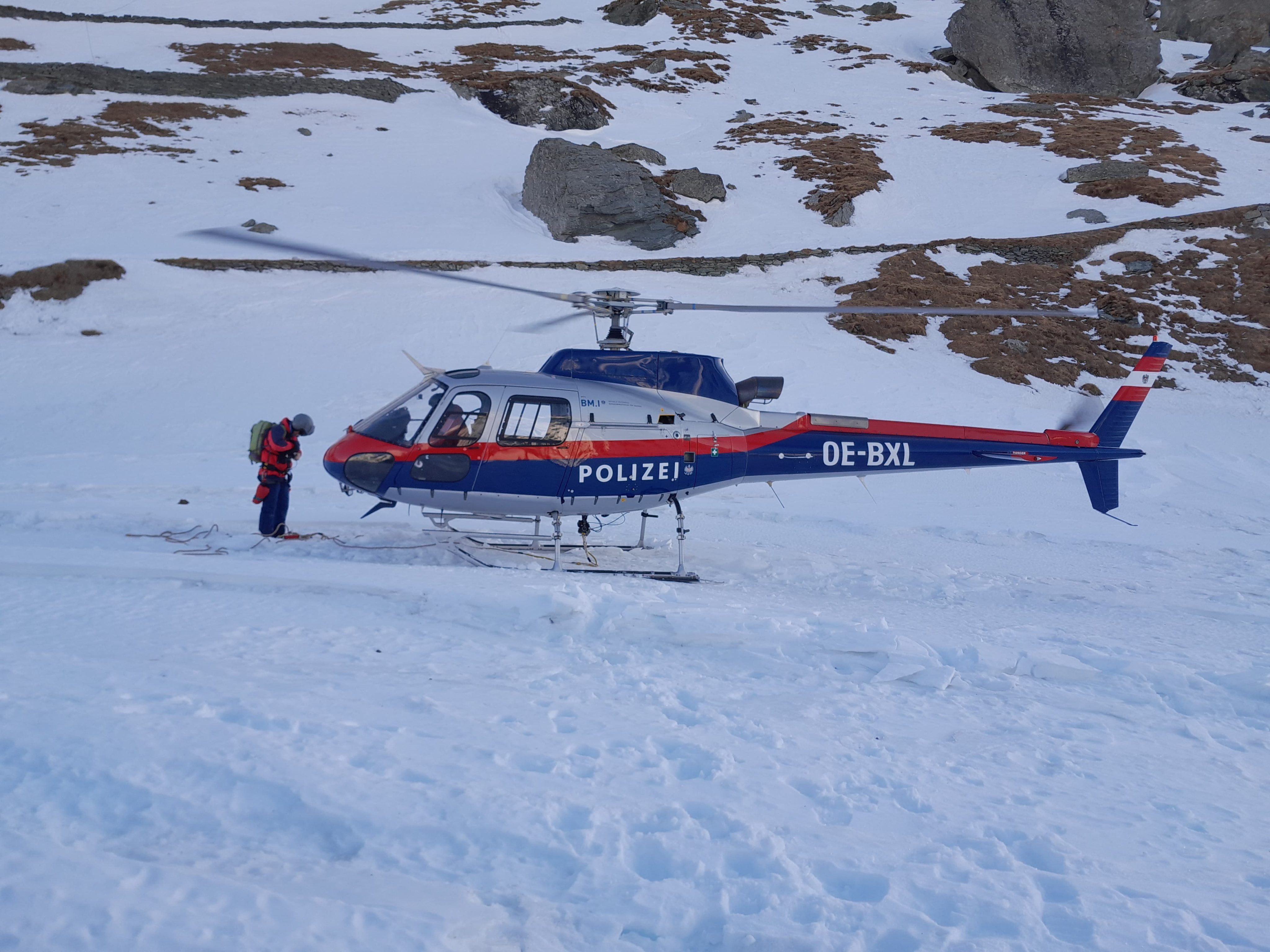 Die Libelle Tirol brachte den tödlich verunglückten Skifahrer ins Tal. (Symbolbild)