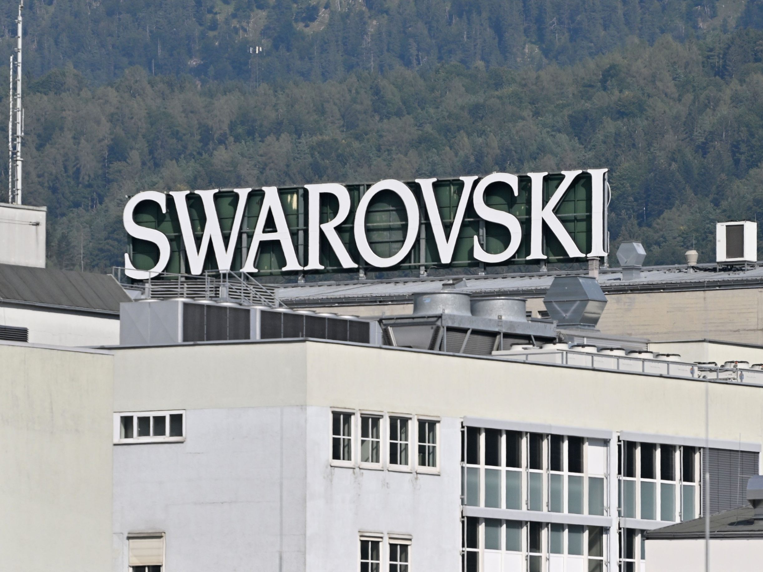 Produktionsverlagerung, Kündigungen, Eigenreinigung – Brisante Entwicklungen bei Swarovski
