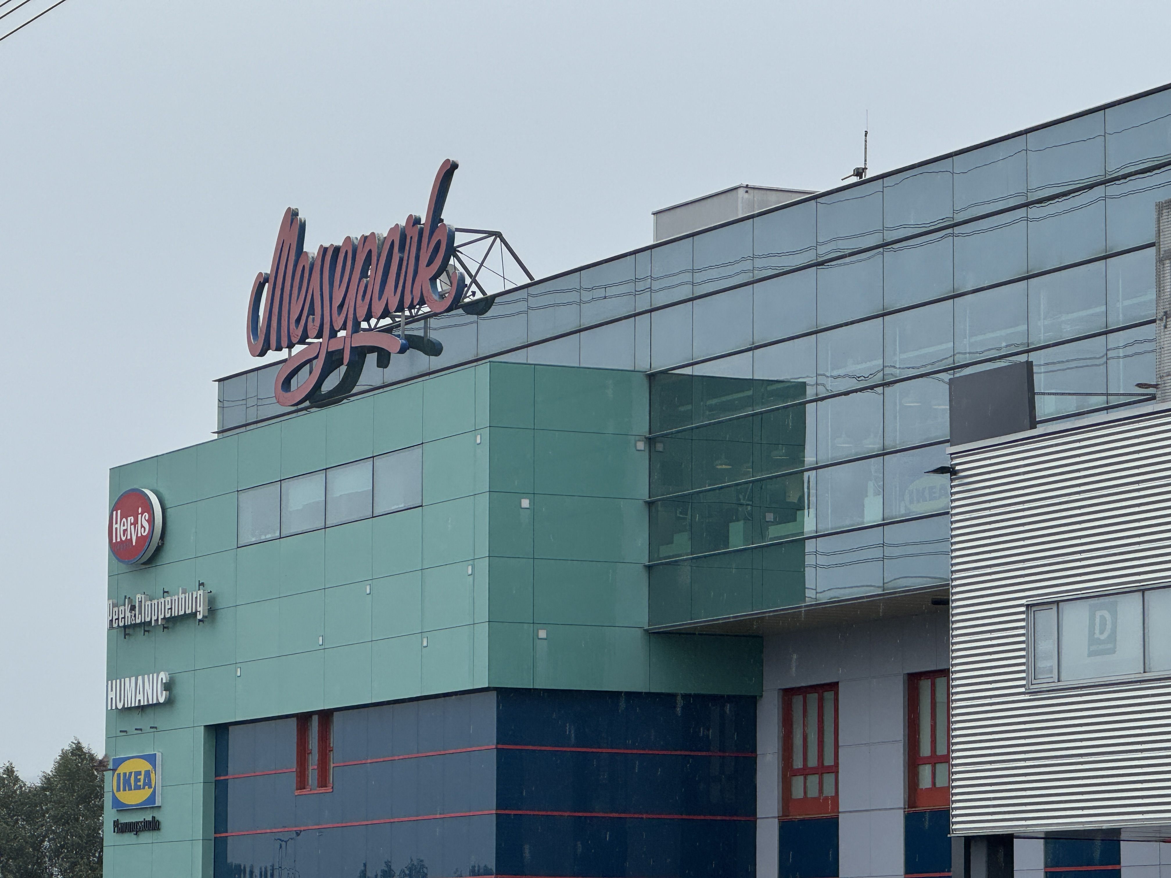 Nur noch Automaten: Neue Sparkassenlösung im Messepark.
