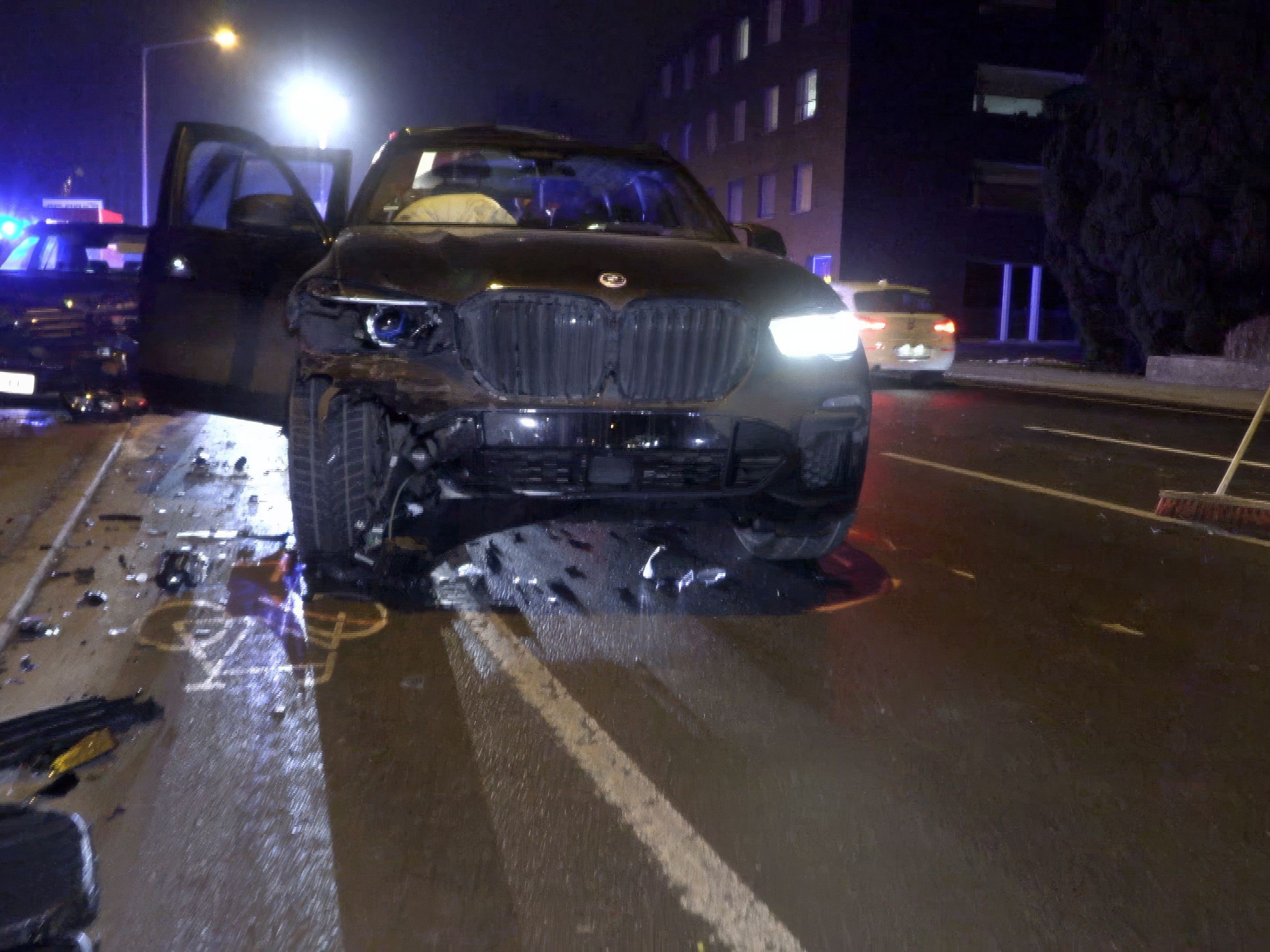 Kreuzungscrash sorgt für Verkehrsbehinderungen