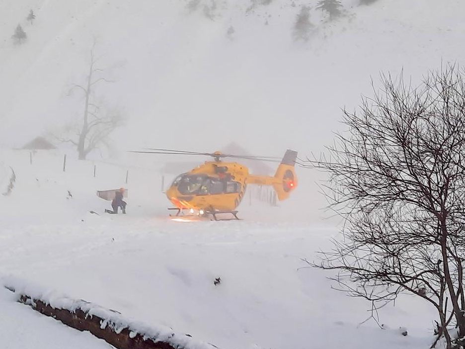 Eiszapfen stürzt auf Kind – Rettungseinsatz in Flintsbach