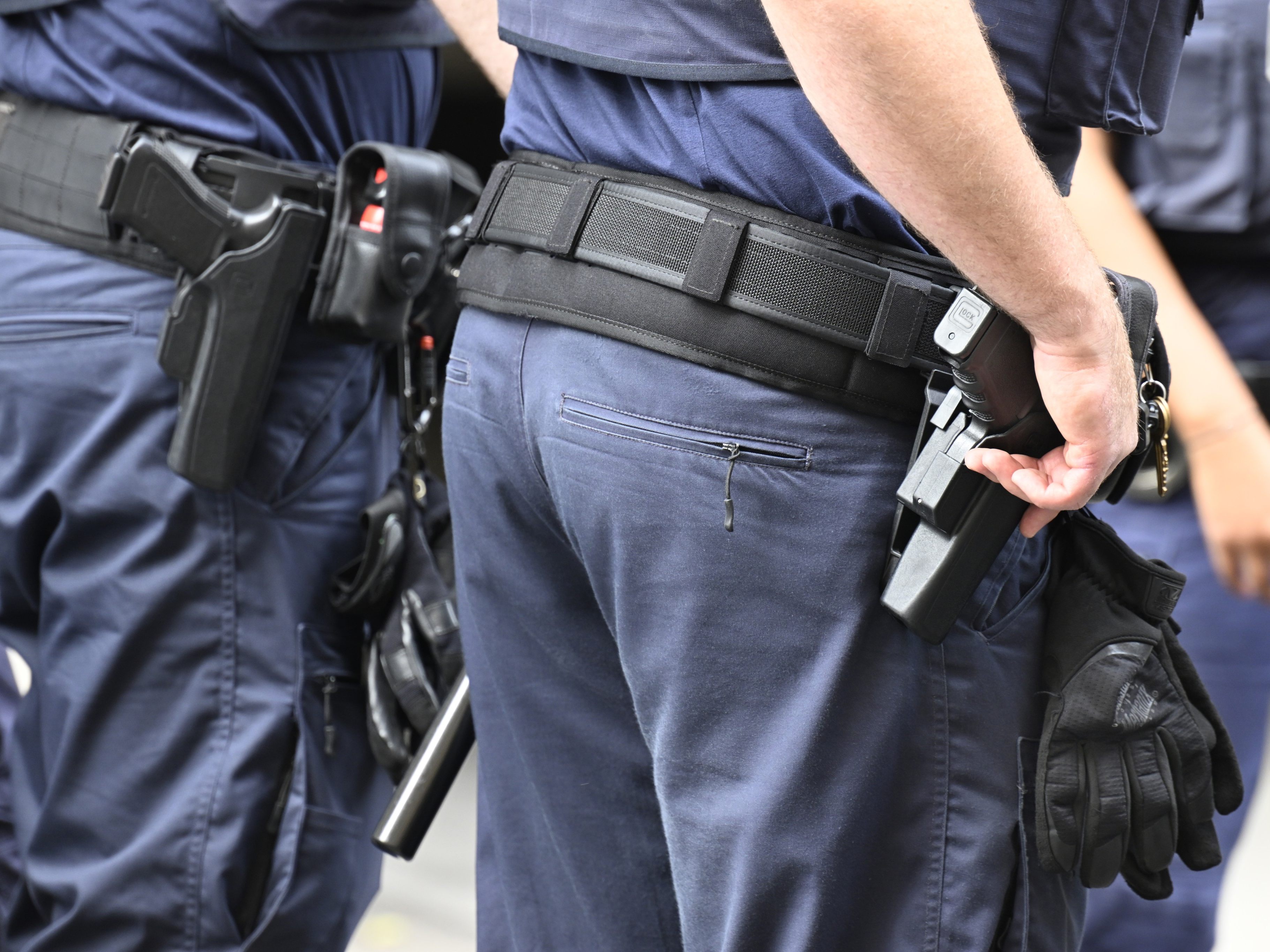 Der Einsatz von Schusswaffen durch Polizeibeamte kommt in Österreich grundsätzlich nur dann in Betracht, wenn er zum Schutz von Leben "absolut notwendig ist".