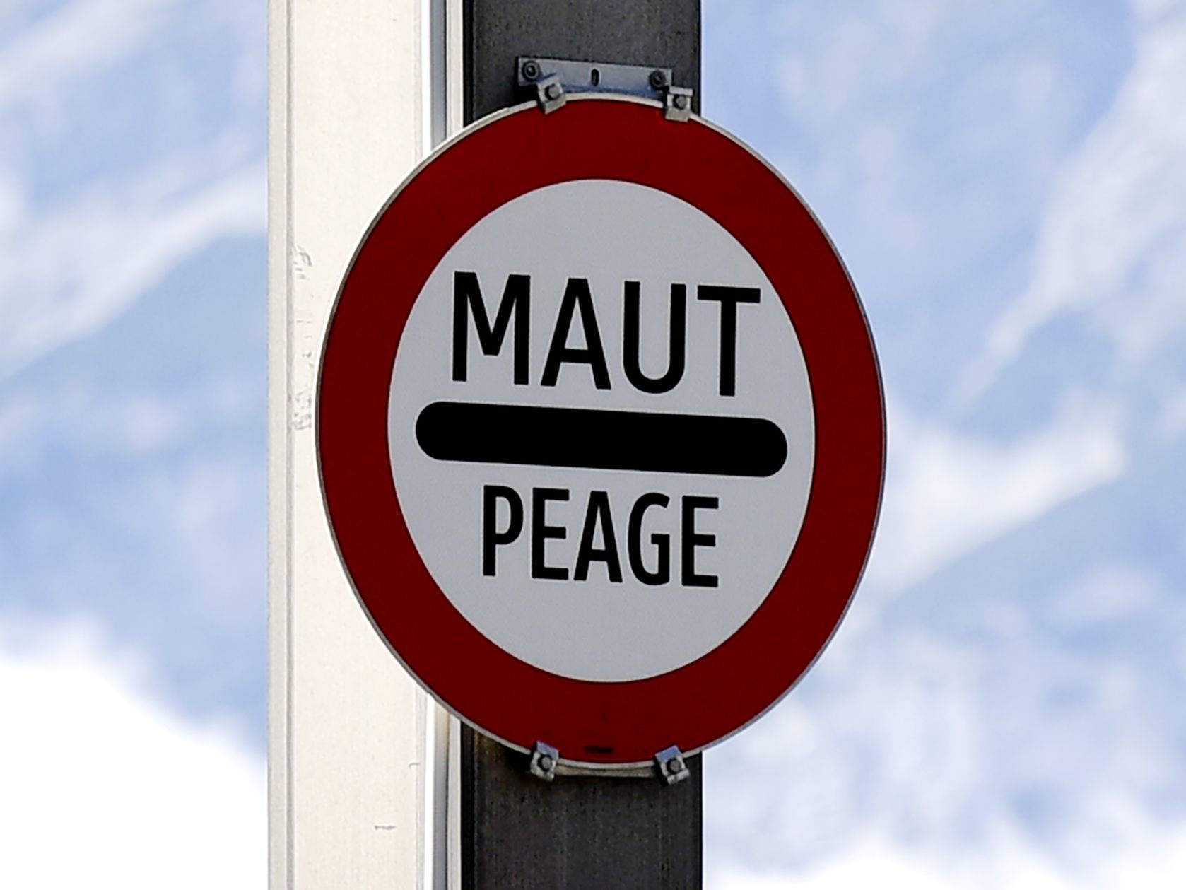 Der ÖAMTC informiert über neue Mautpflichten in Europa.