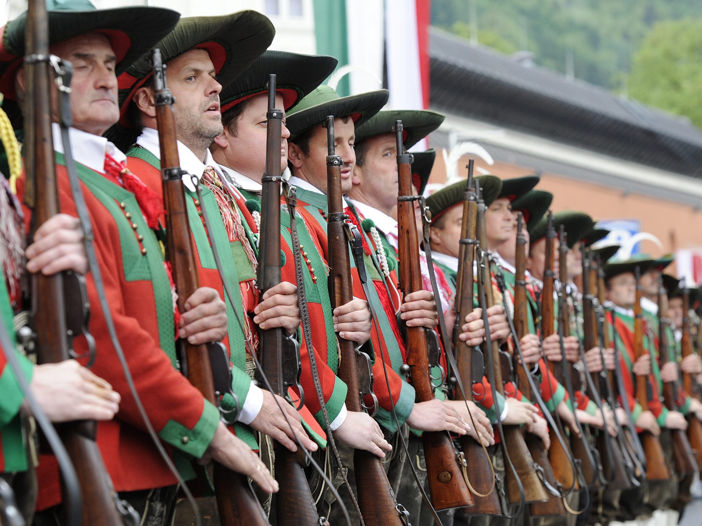 87 Prozent sagen Nein zu Frauen mit Gewehr