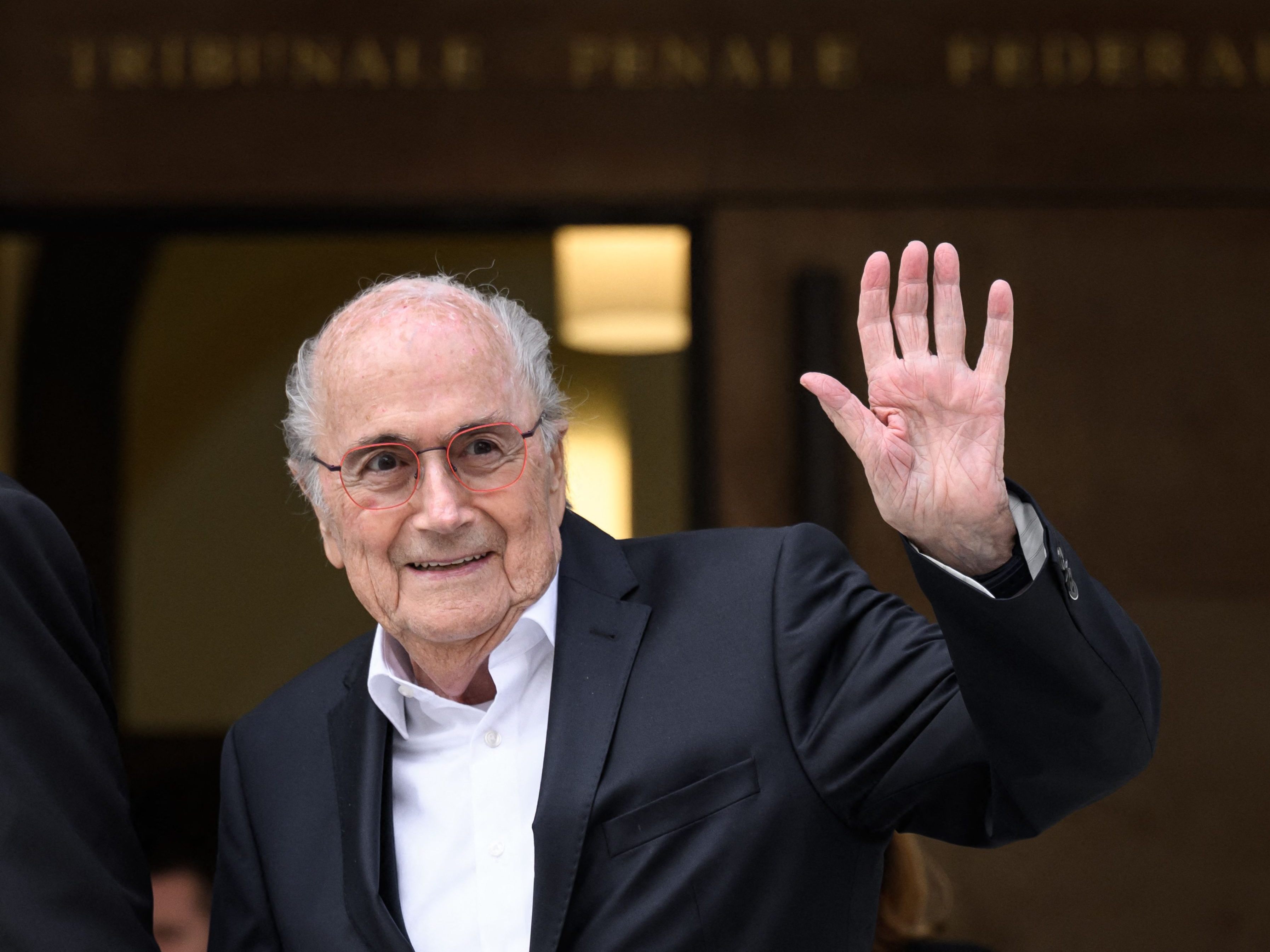 Blatter meldet sich zu einem WM-Boykott zu Wort.
