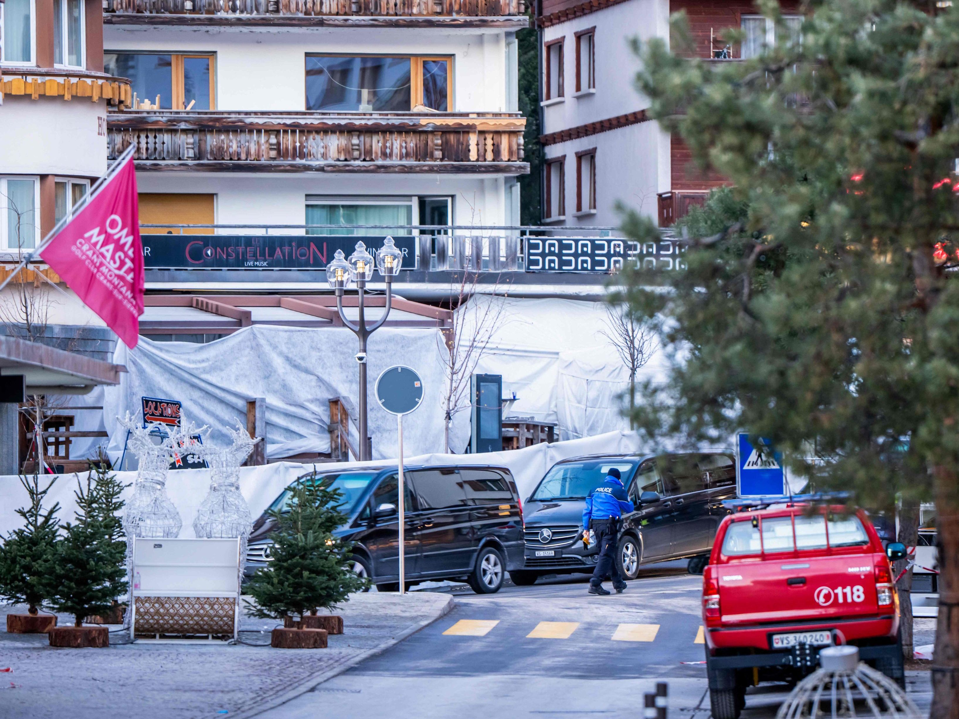 Nach dem verheerenden Brand in der Bar "Le Constellation" in Crans-Montana mit 40 Toten geraten die Behörden zunehmend unter Druck.