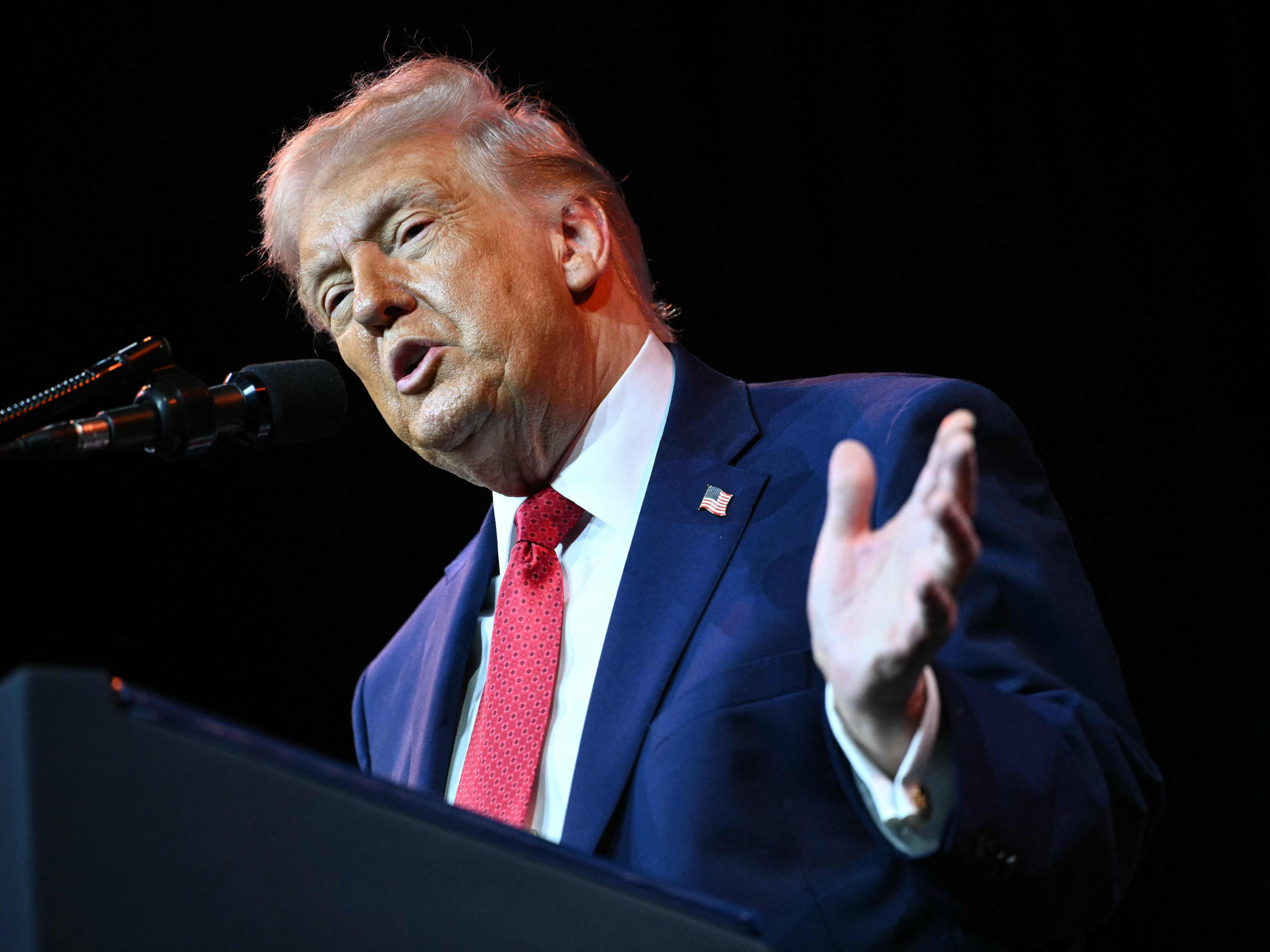 Die USA haben laut Präsident Trump die Kontrolle über das venezolanische Öl übernommen.