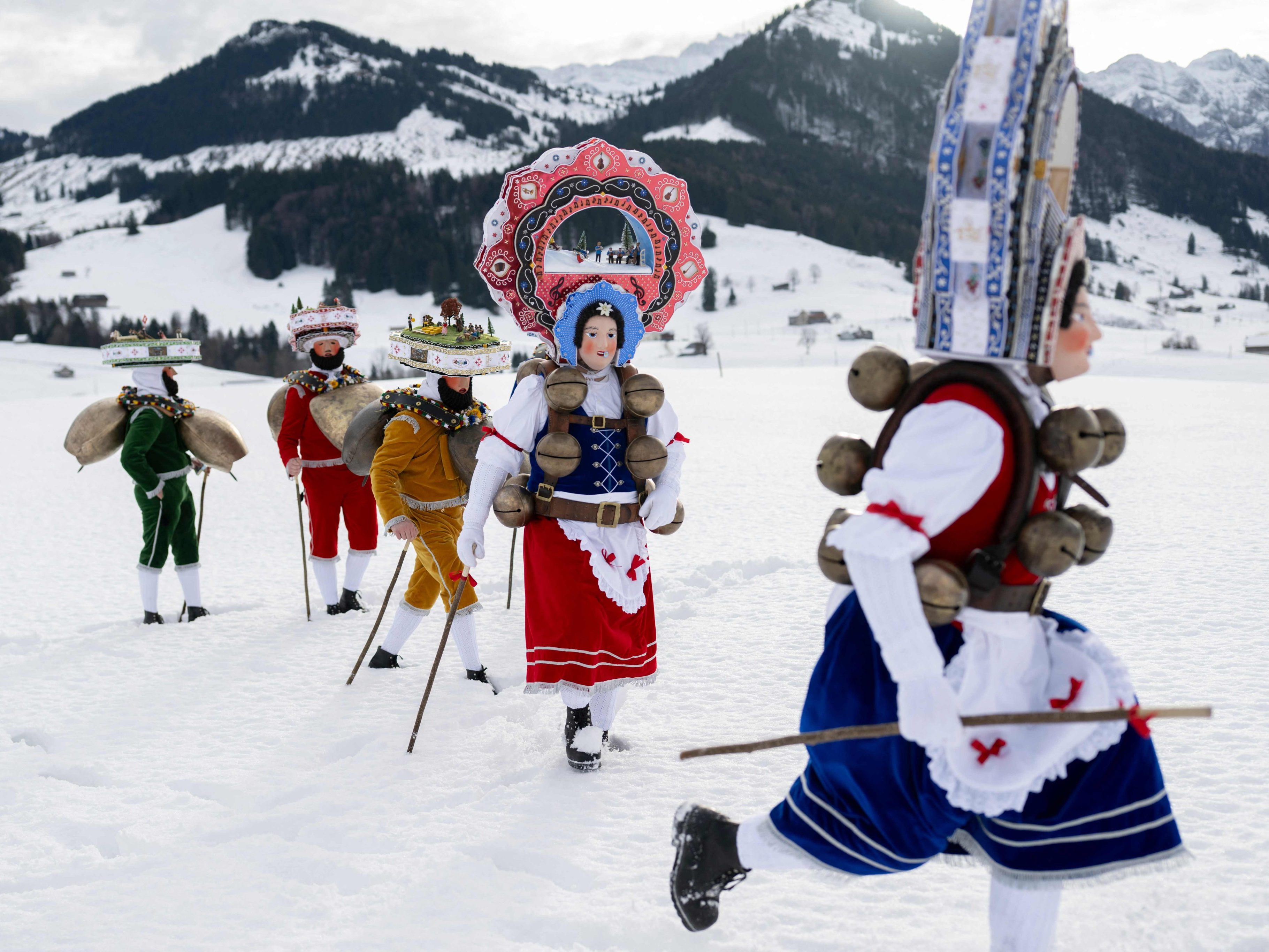 Silvesterchläuse in Appenzell: Gelebte Tradition in der Ostschweiz.