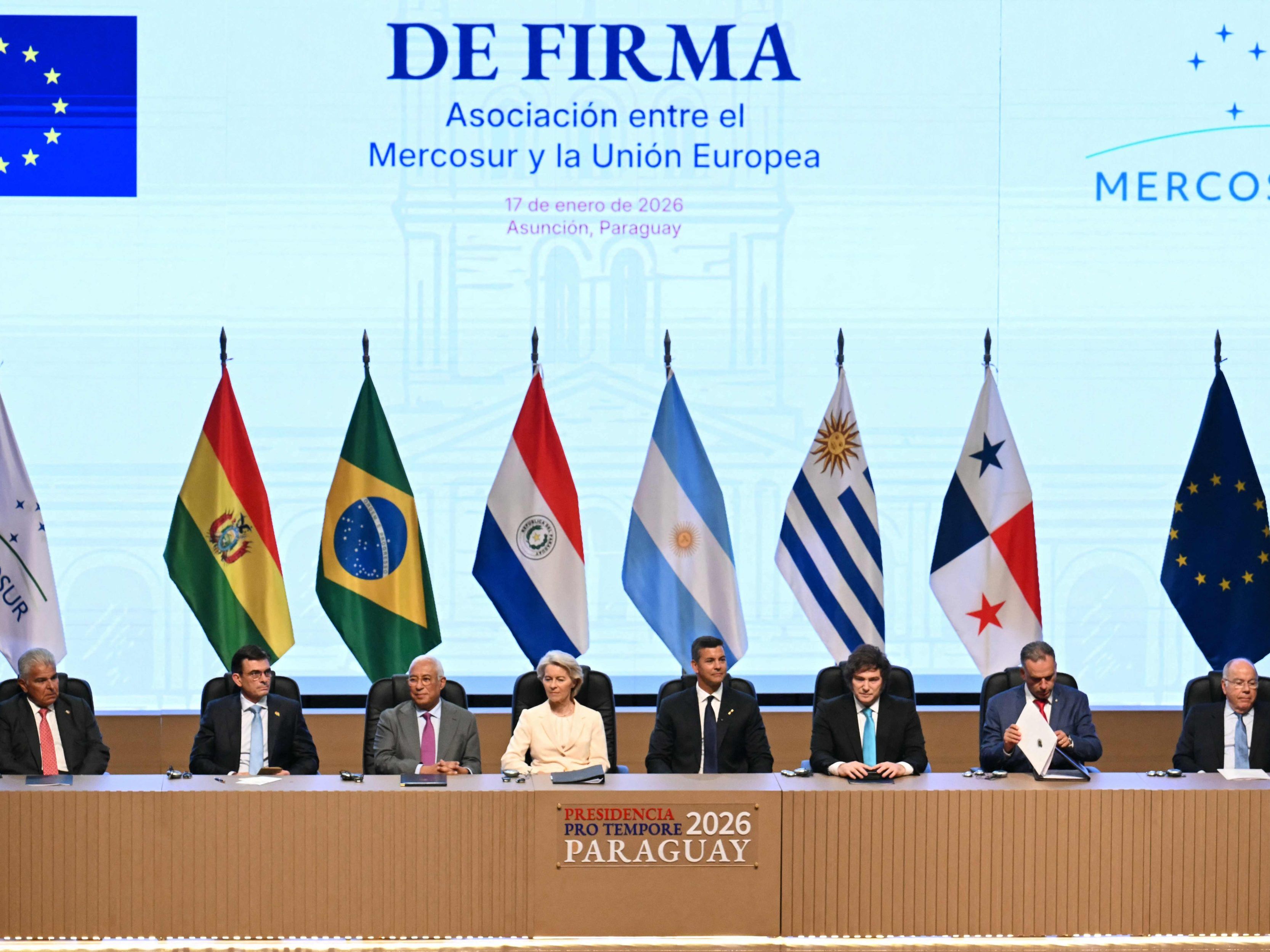 Vertreter von EU und Mercosur bei der Unterzeichnung des Freihandelsabkommens in Asunción.