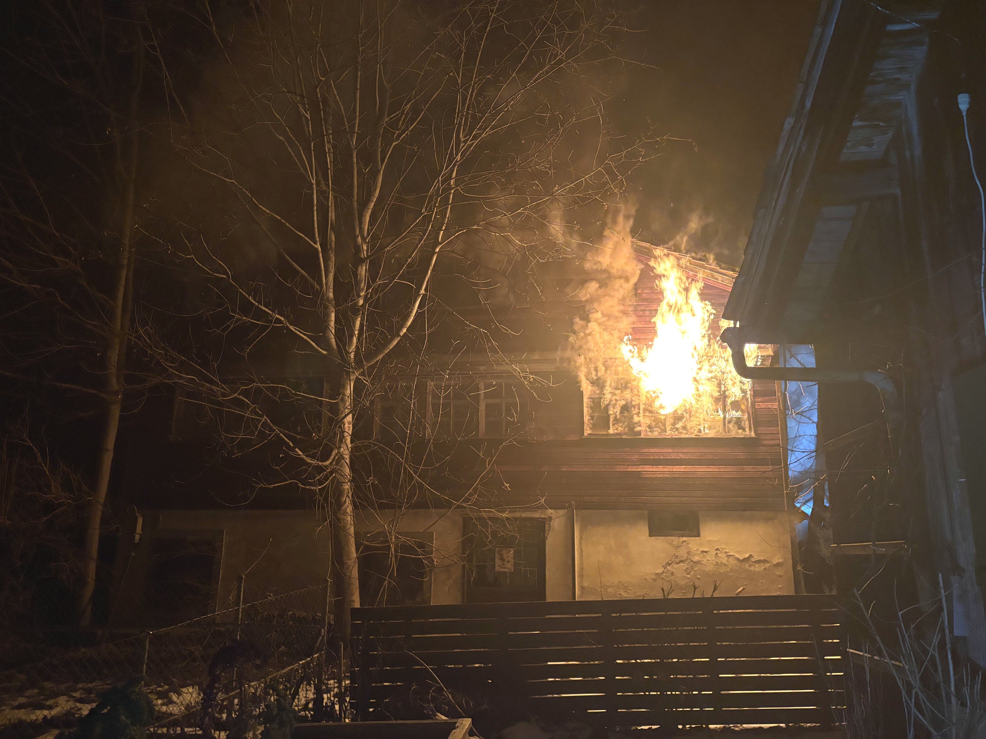 Ein leerstehendes Einfamilienhaus ist am Mittwochabend in Brand geraten.