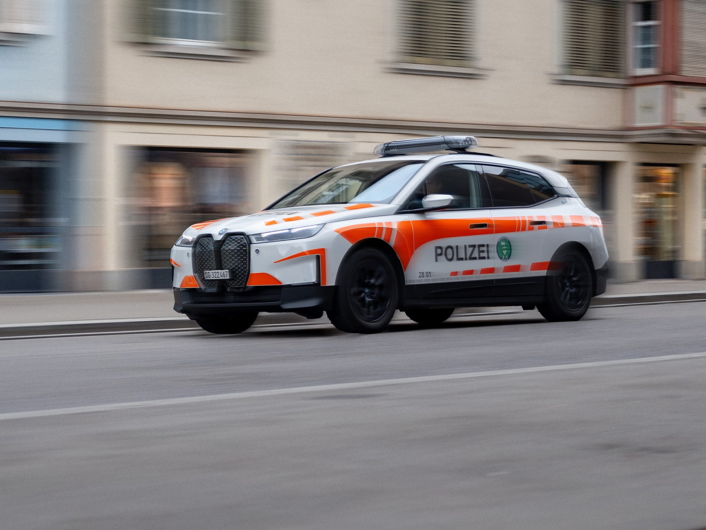 Die Polizei warnt, nachdem mehrere Personen gemolden haben, dass ein Unbekannter Kinder anspricht.