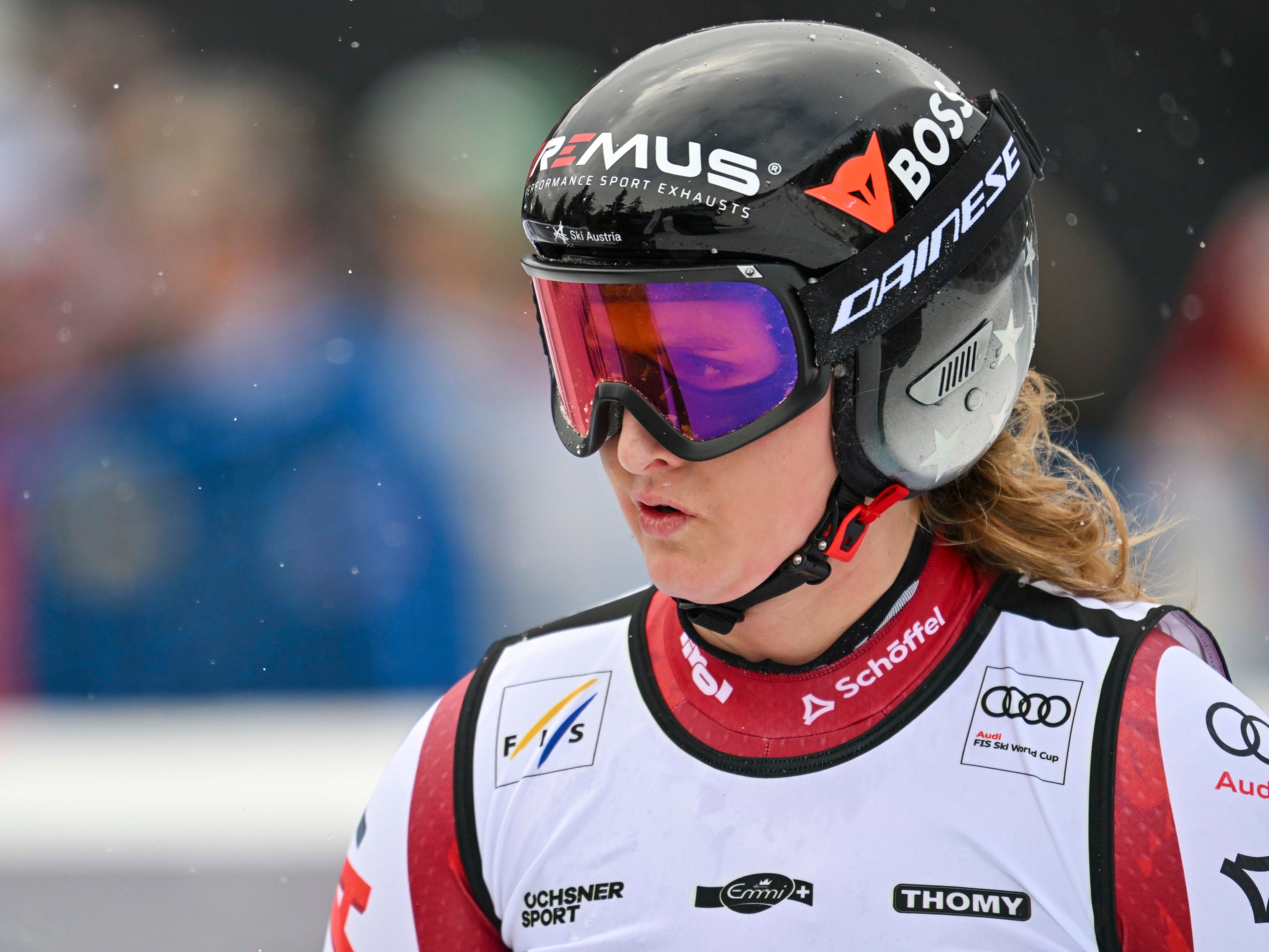 Nina Ortlieb kam bei der Abfahrt in Crans-Montana schwer zu Sturz.