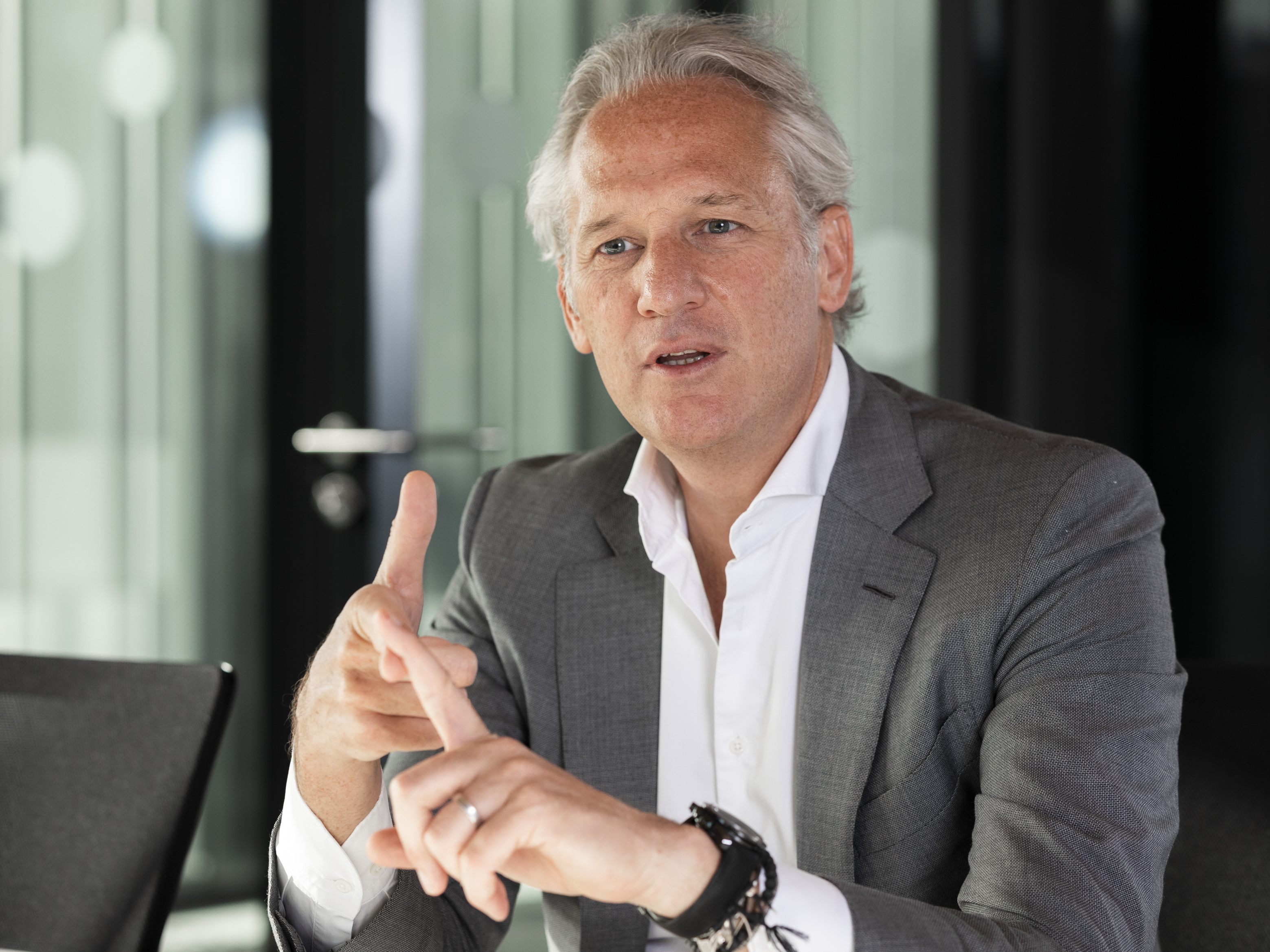 Henn-CEO Martin Ohneberg berichtet von Millionen-Verlusten durch Trumps Zölle.
