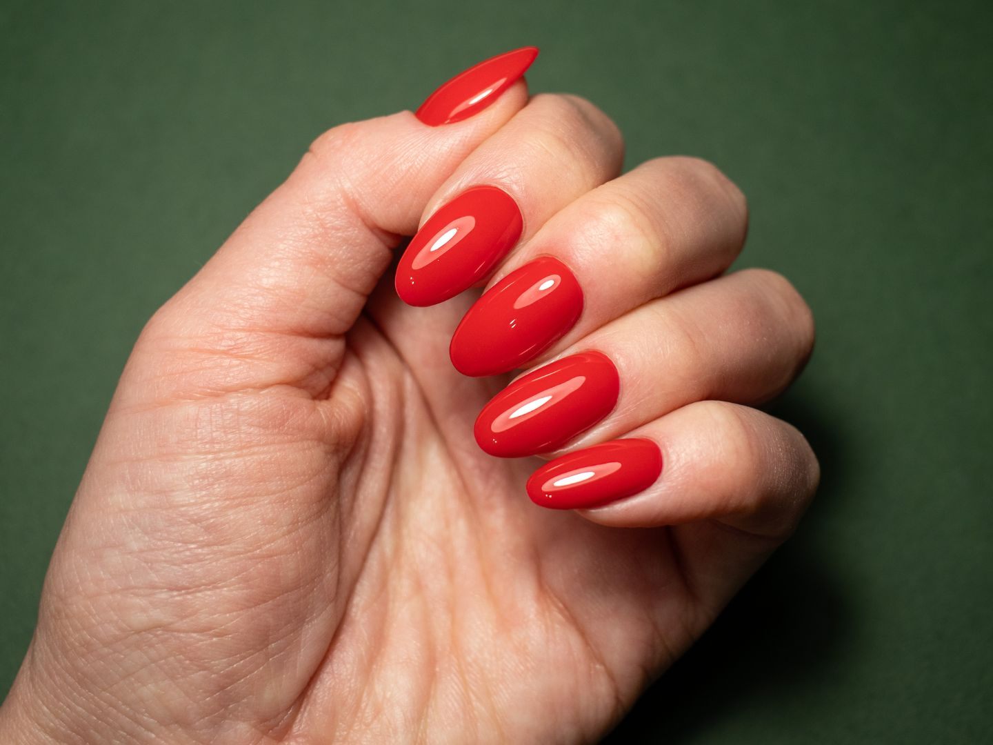 Roter Nagellack im Härtetest: So schneiden die Marken ab.