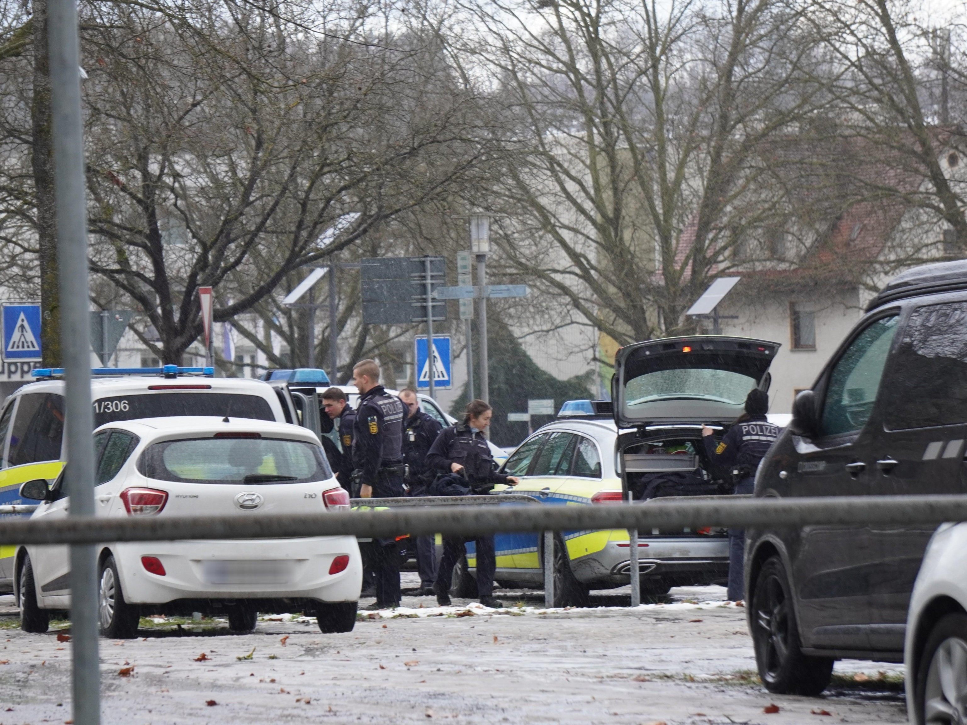 Die Polizei sucht in Ravensburg mit einem Großaufgebot nach dem Flüchtigen.