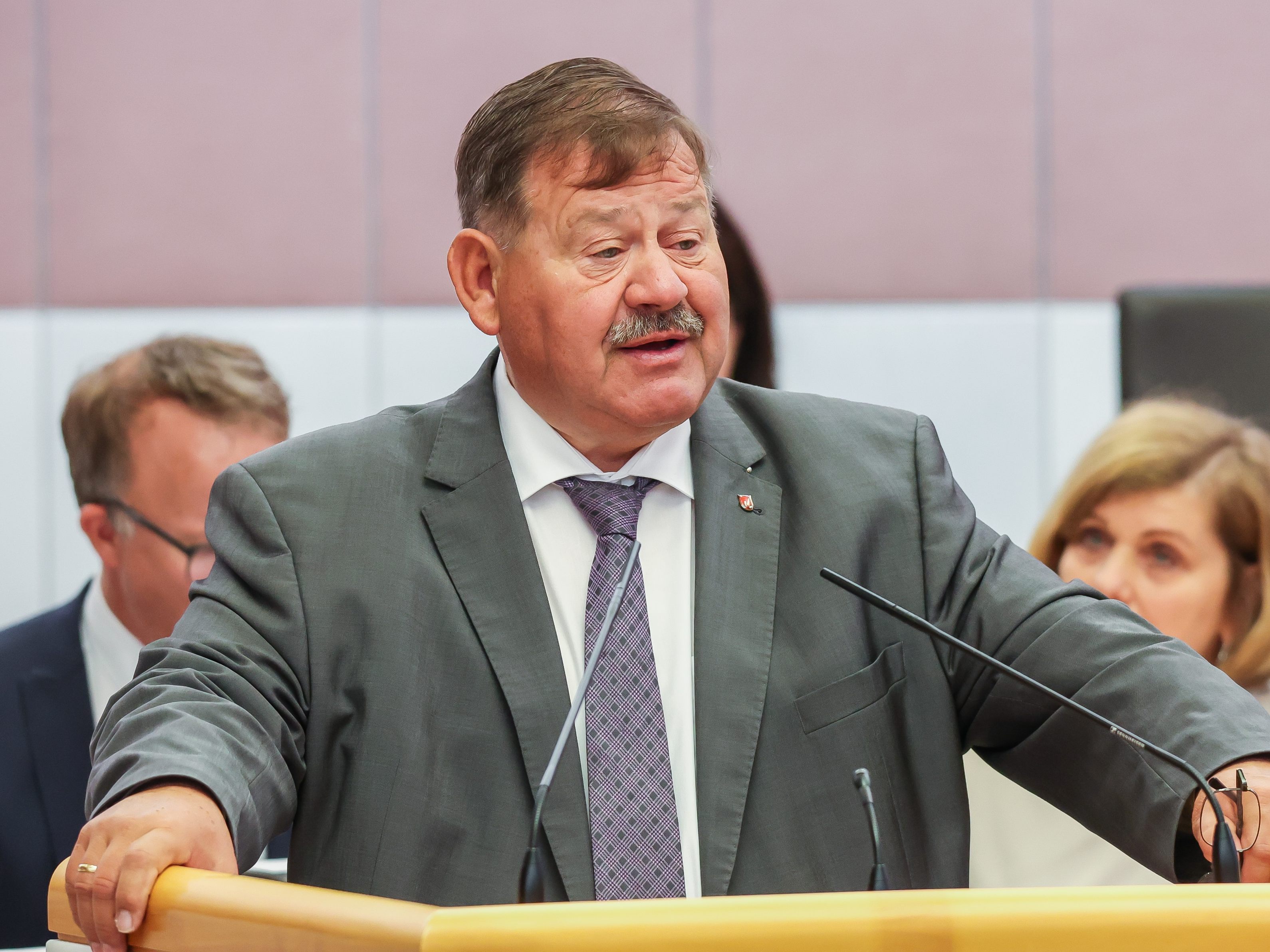 FPÖ-Landtagsvizepräsident Hubert Kinz erklärte im Landtag, er habe "nicht beabsichtigt, die Shoah zu verniedlichen".
