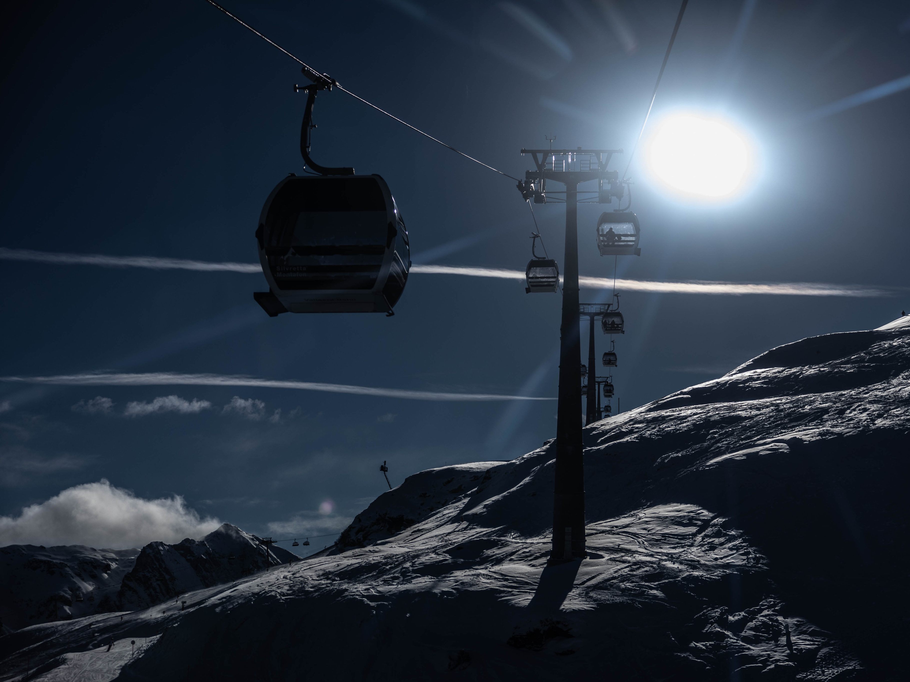 Nahe der Mittelstation der Valisera-Gondelbahn verließ der 27-Jährige die gesicherte Piste.