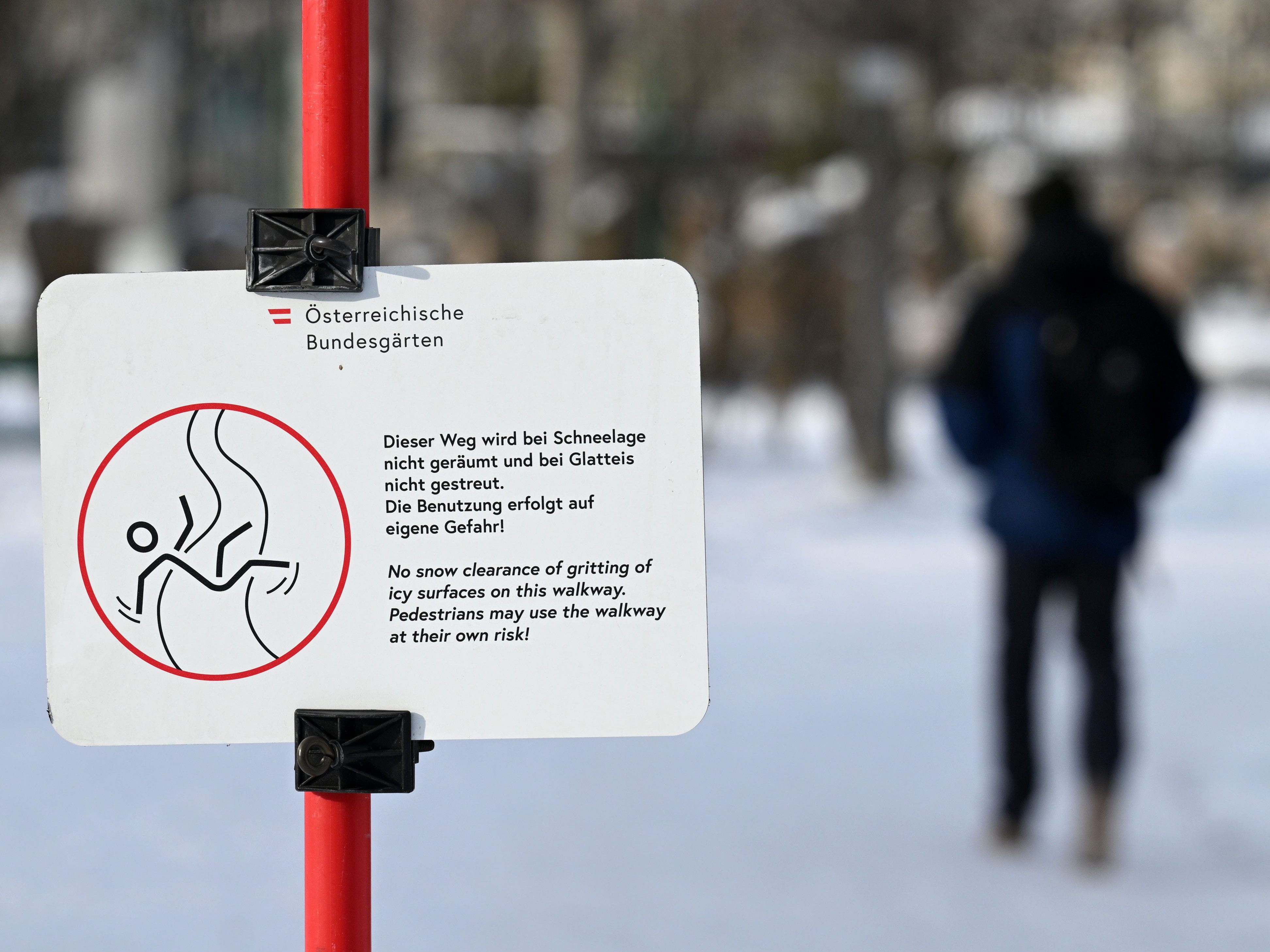 Glatteis sorgt jedes Jahr für tausende Spitalsbehandlungen in Österreich. Besonders ältere Menschen sind betroffen.