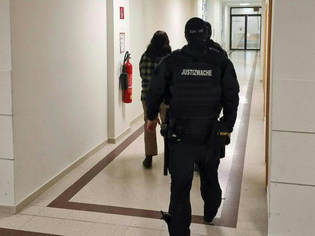 Trotz Verurteilung: Angeklagter setzte IS-Aktivitäten fort
