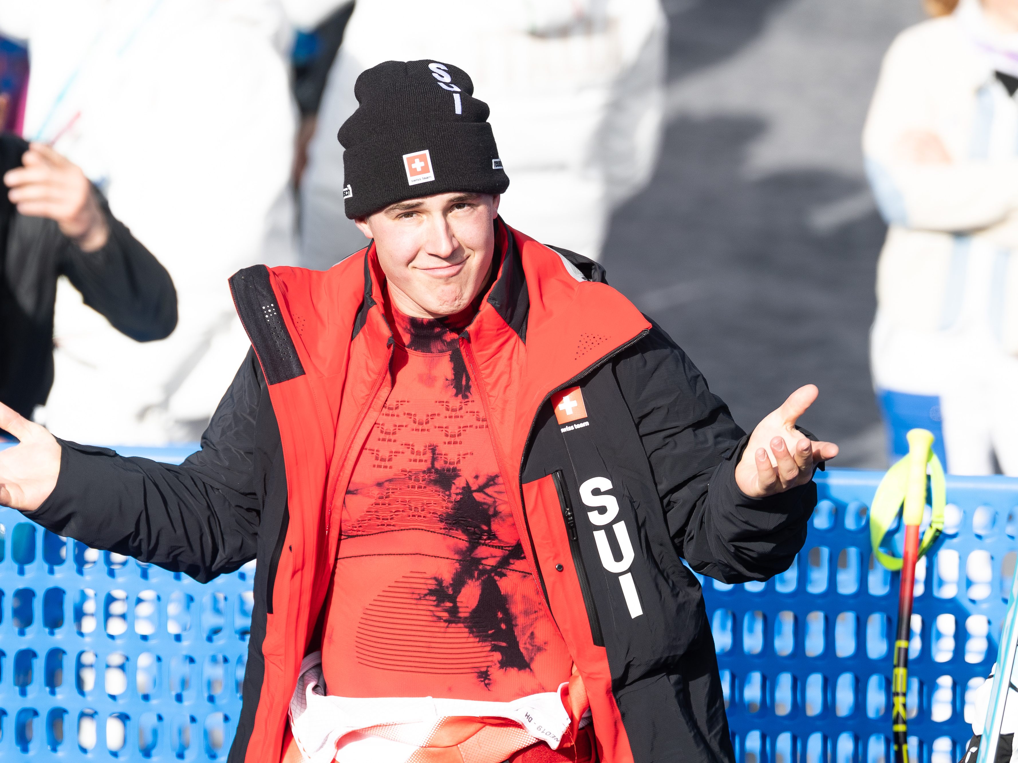 Franjo von Allmen krönt sich in Bormio mit dem Sieg im Super-G zum dreifachen Olympiasieger.
