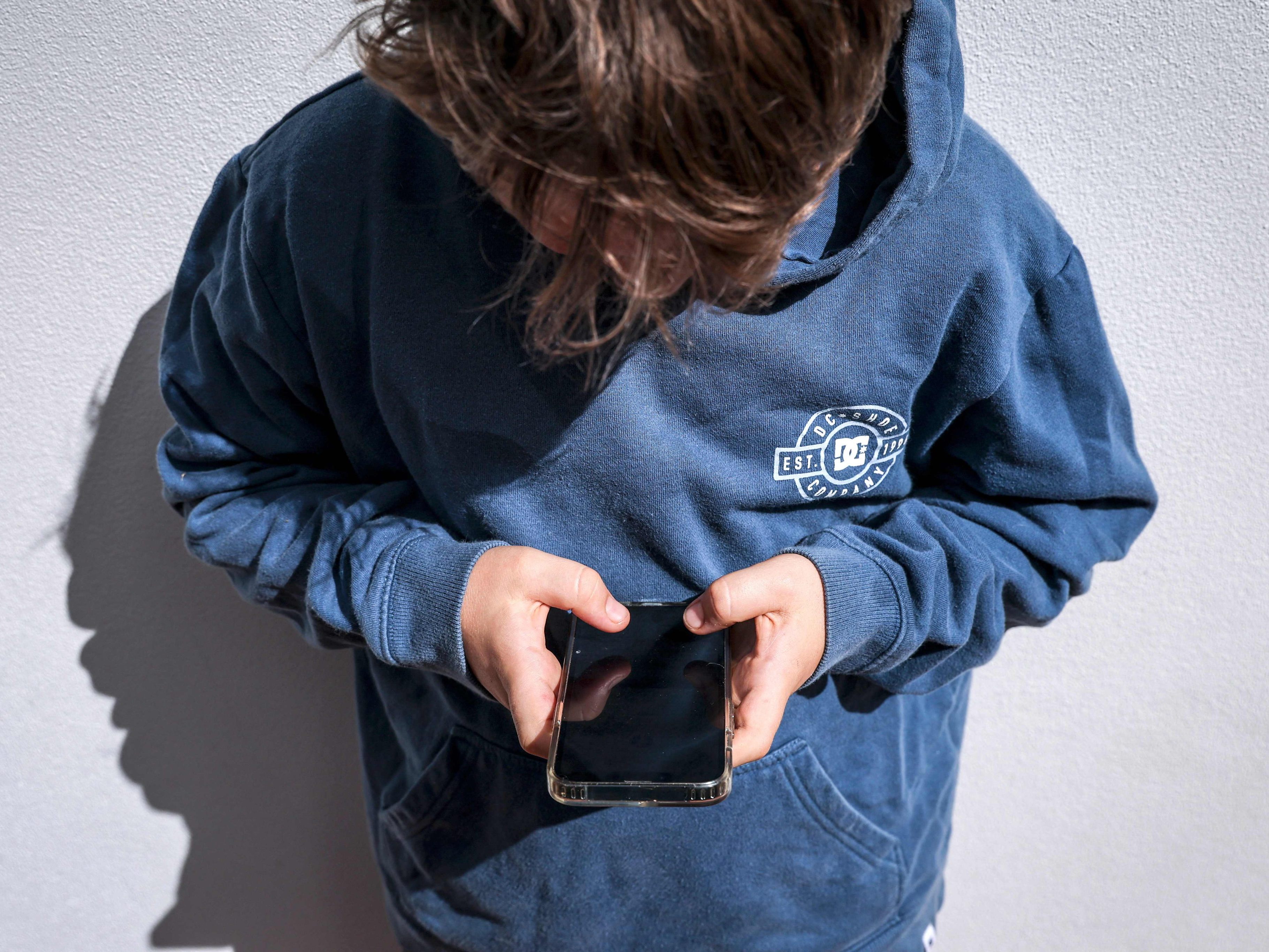 Immer mehr EU-Staaten wollen Kinder und Jugendliche besser vor Social Media schützen.