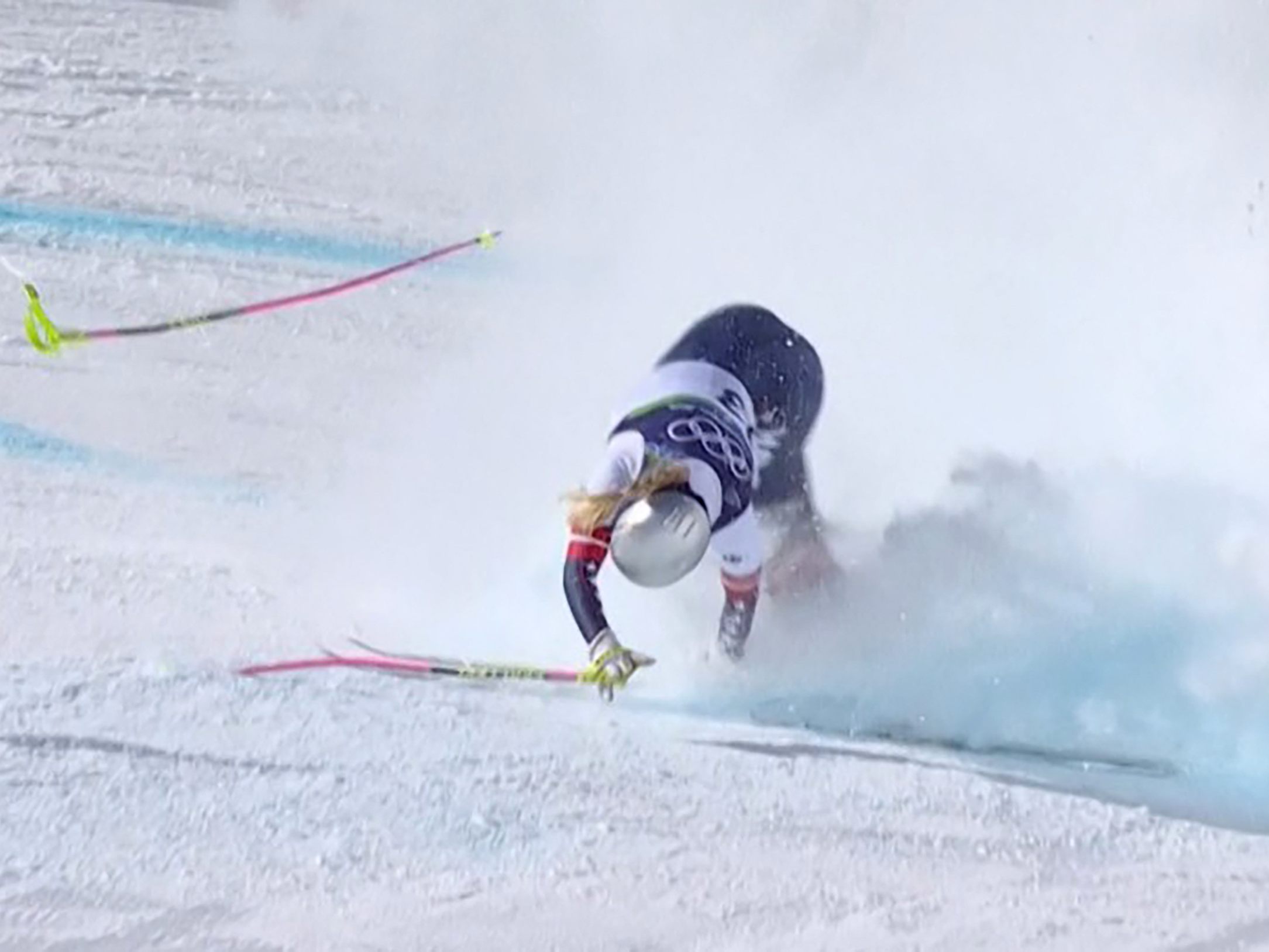 Lindsey Vonn stürzt bei der Olympia-Abfahrt der Frauen in Cortina d’Ampezzo schwer.