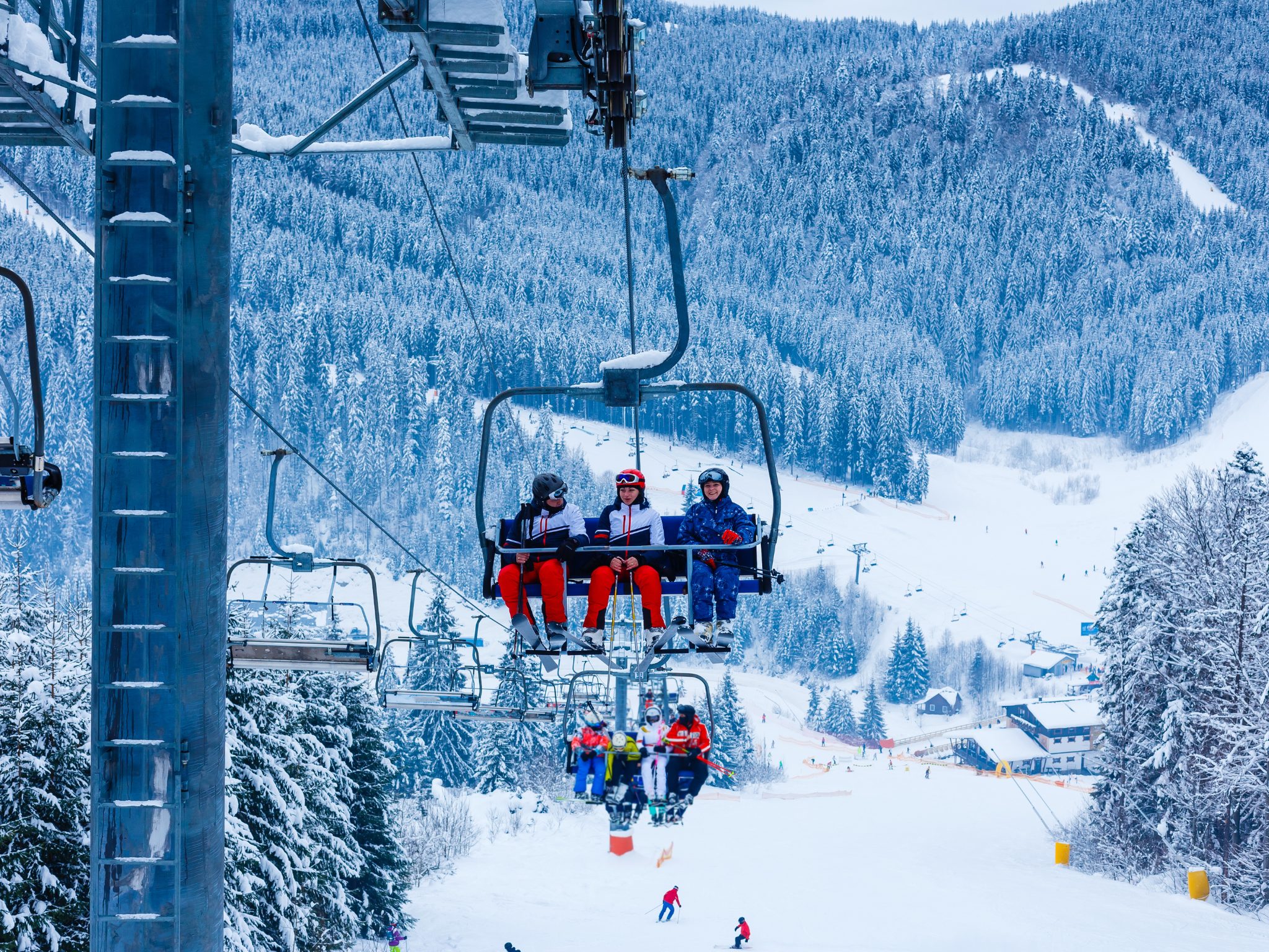 Ski-Report 2026: Wo Österreichs Pisten am längsten sind – und was Skifahren kostet.