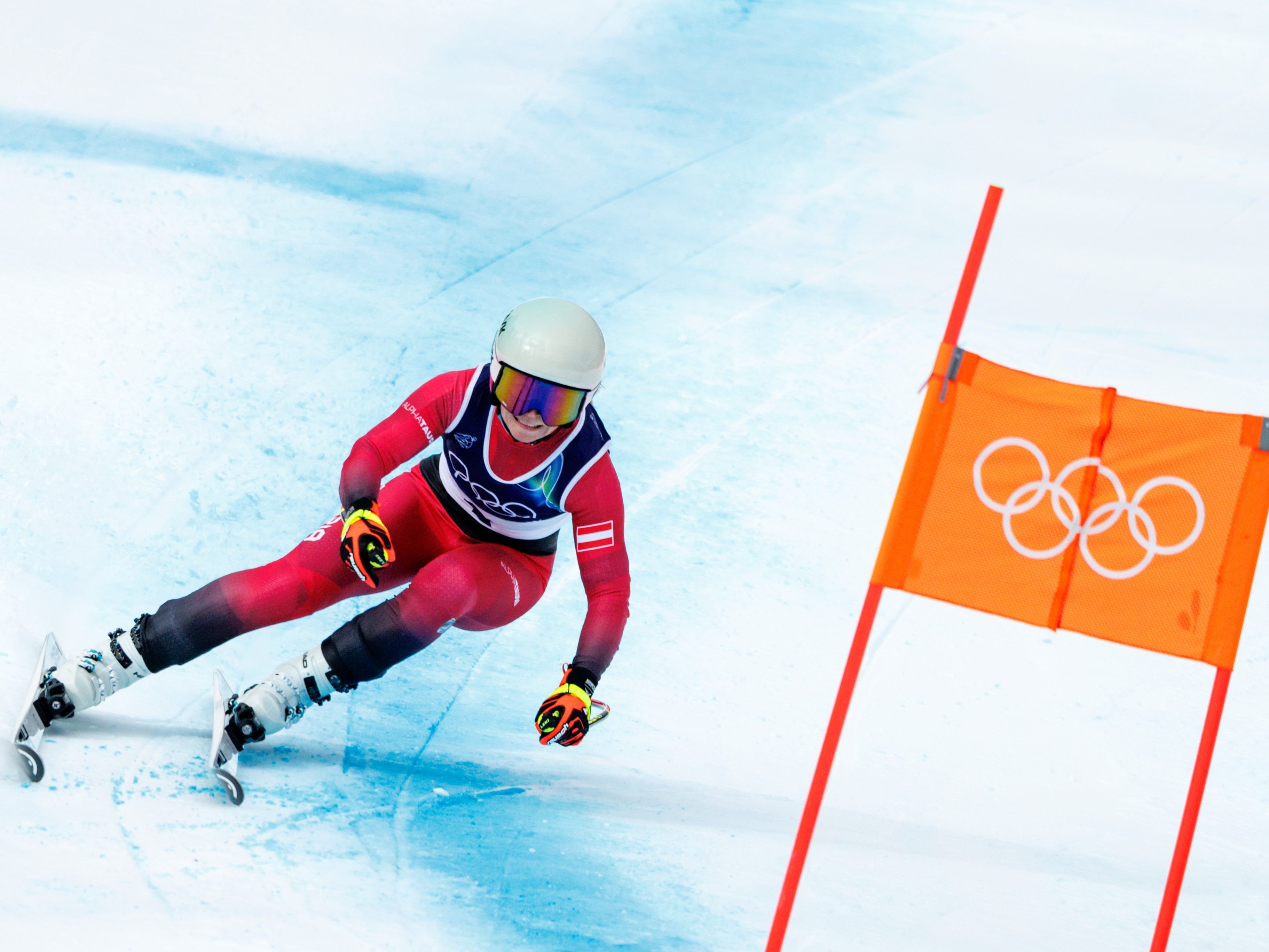 Ariane Rädler startet mit Gold um den Hals in den Super-G.