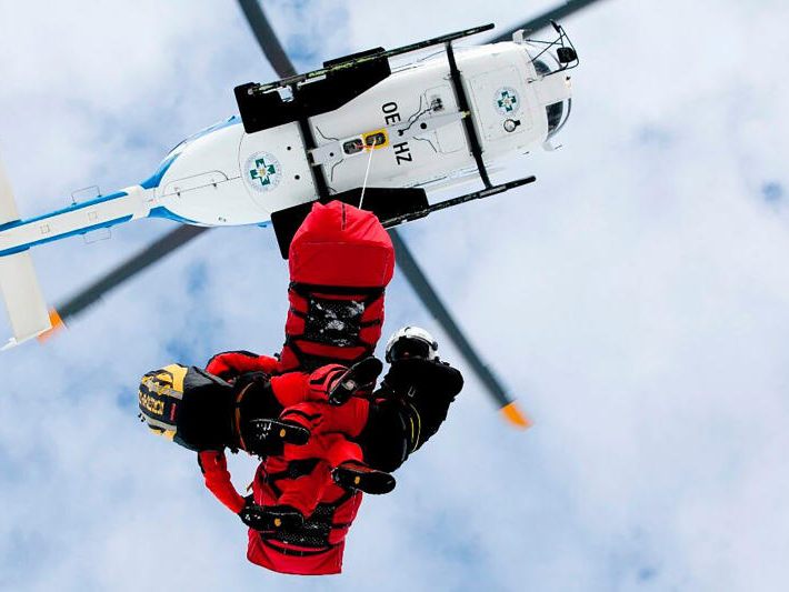 Bei einer Skikollision im Skigebiet Warth-Schröcken ist am Sonntagvormittag eine 29-jährige Wintersportlerin schwer verletzt worden.