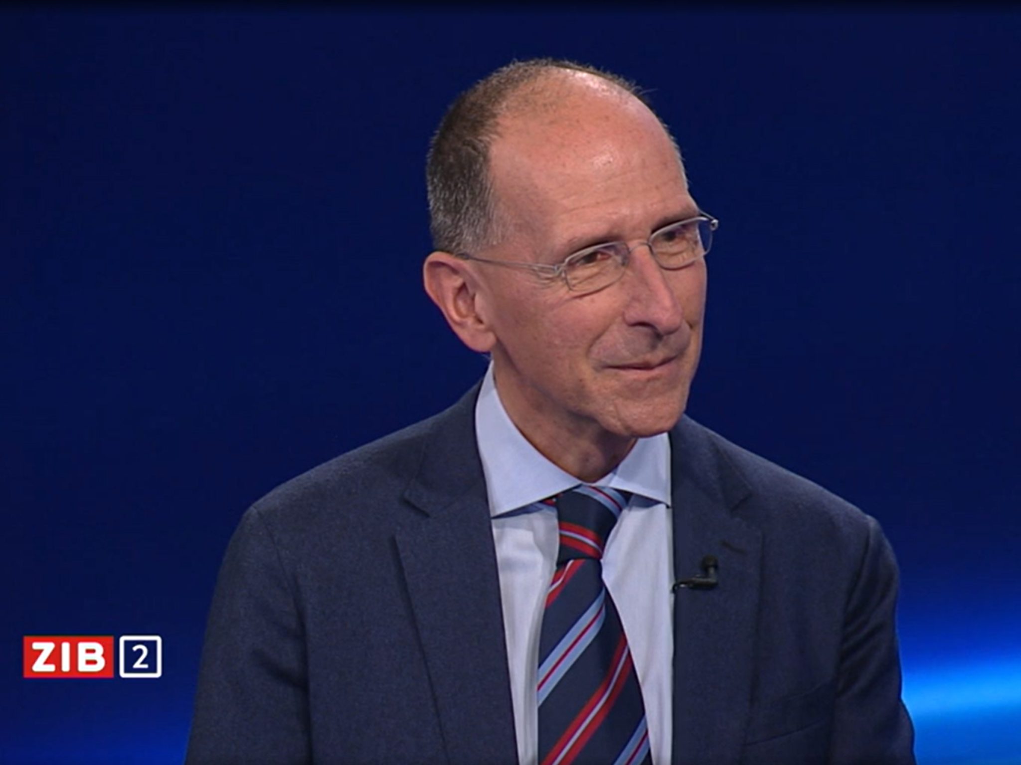 Politologe Peter Filzmaier kritisiert die geplante Volksbefragung zur Verlängerung des Wehrdienstes scharf und warnt vor Zeitverlust und politischem Streit.