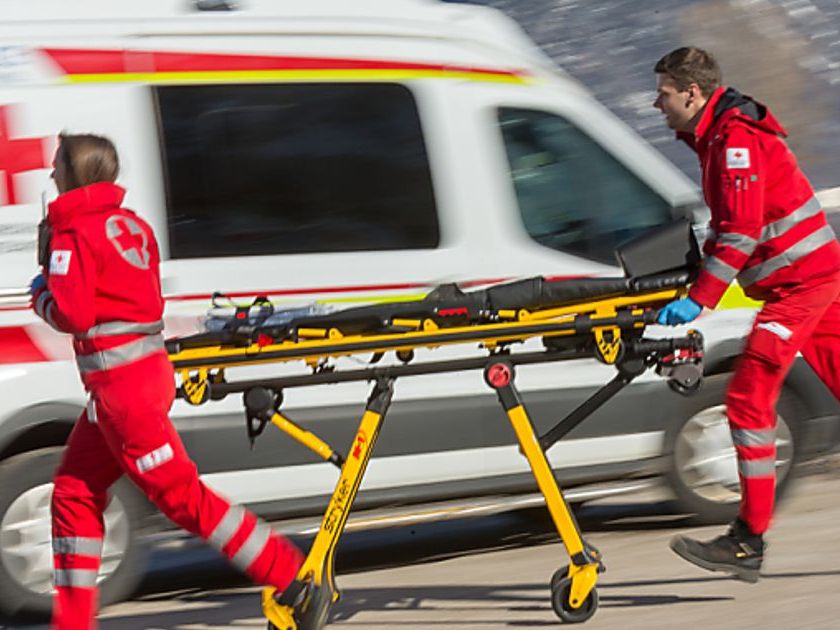 Motorradfahrer stürzt in Rankweiler Kreisverkehr.