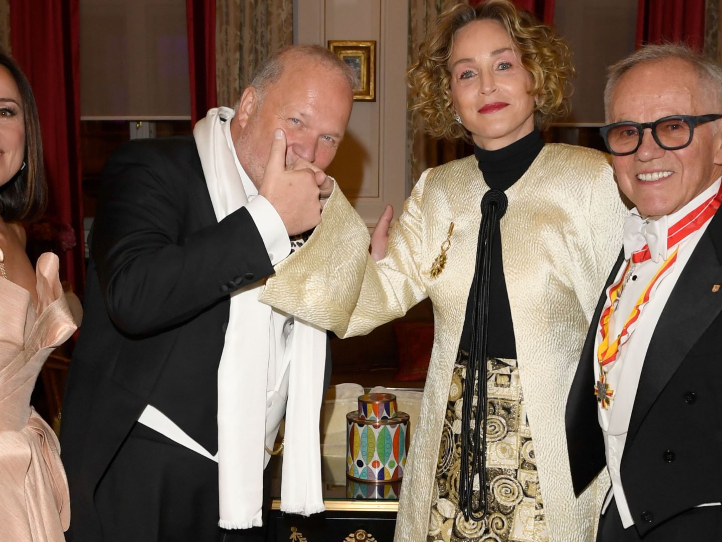 Stone beschreibt das Kleid als "very Klimt".