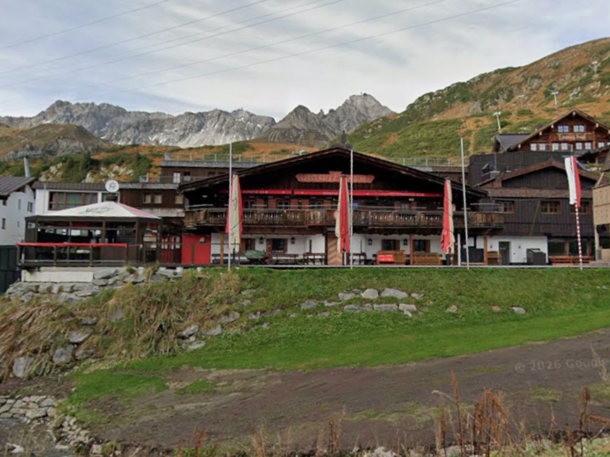 Nach einer internen Kontrolle ist der Geschäftsführer der bekannten Hospiz Alm in St. Christoph am Arlberg seines Postens enthoben worden.