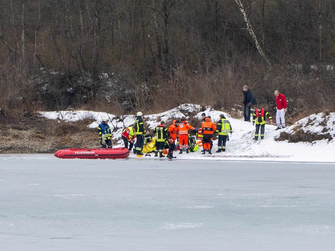 Feuerwehr rettet 13-Jährigen aus Badesee