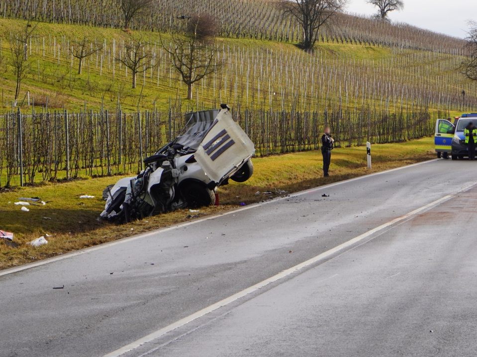 Am Donnerstagmorgen kam es auf der B31 bei Kressbronn zu einem schweren Frontalzusammenstoß.