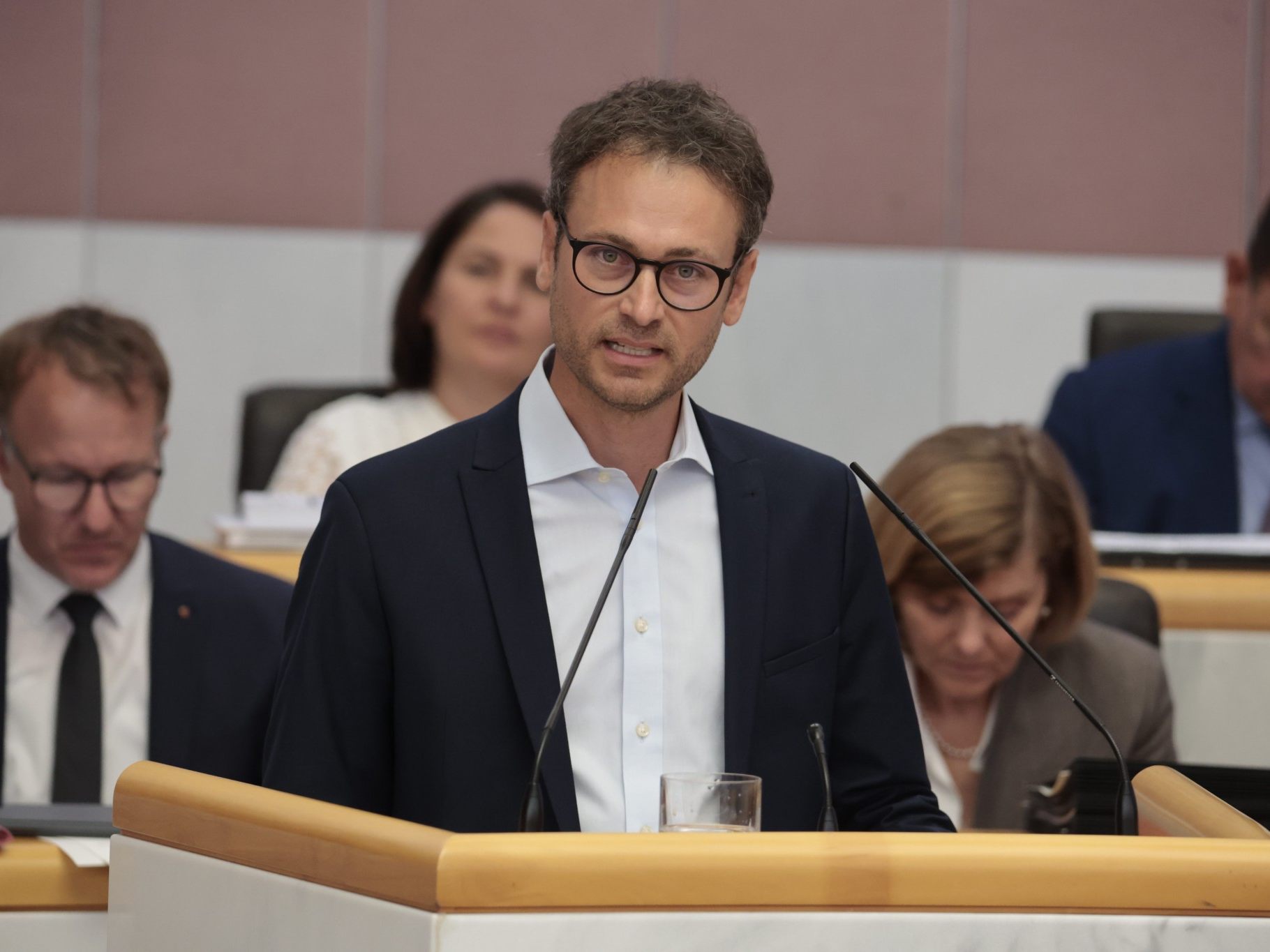 Im Vorarlberger Landtag eskaliert der Streit um den Sozialfonds: ÖVP und FPÖ lehnen die Einladung eines Verfassungsjuristen ab. Die Grünen sprechen von "intransparenter Politik"